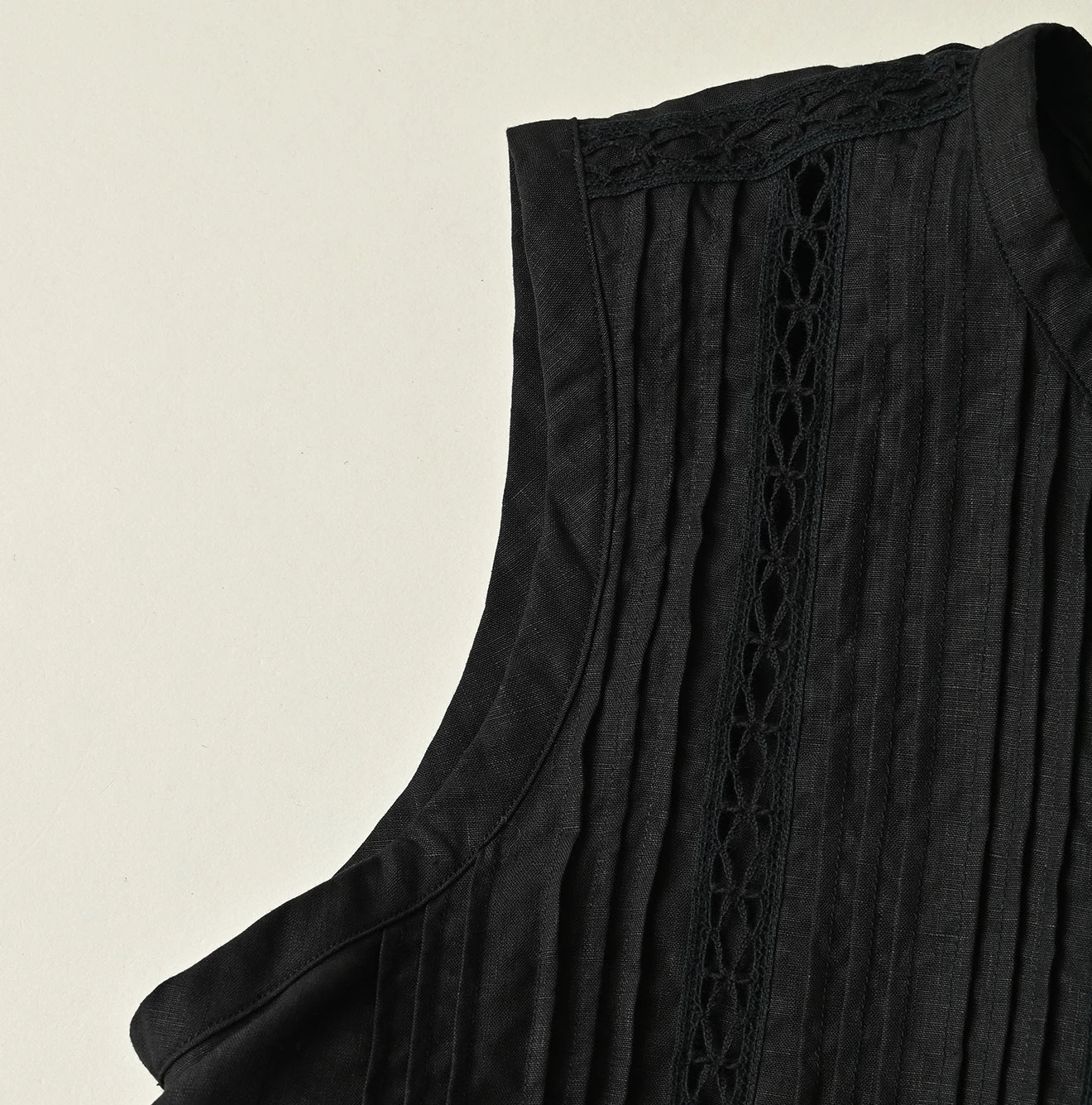 45R(フォーティファイブアール) |リネンのピンタックレースノースリーブトップ