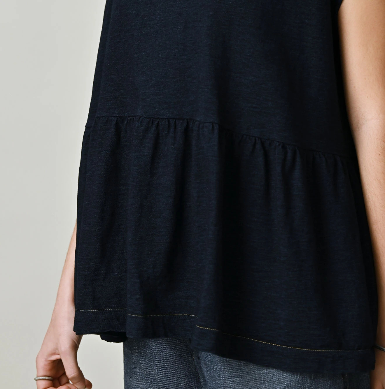 45R(フォーティファイブアール) |ピッコロゴプリントのギャザーMキャミ（インディゴ）