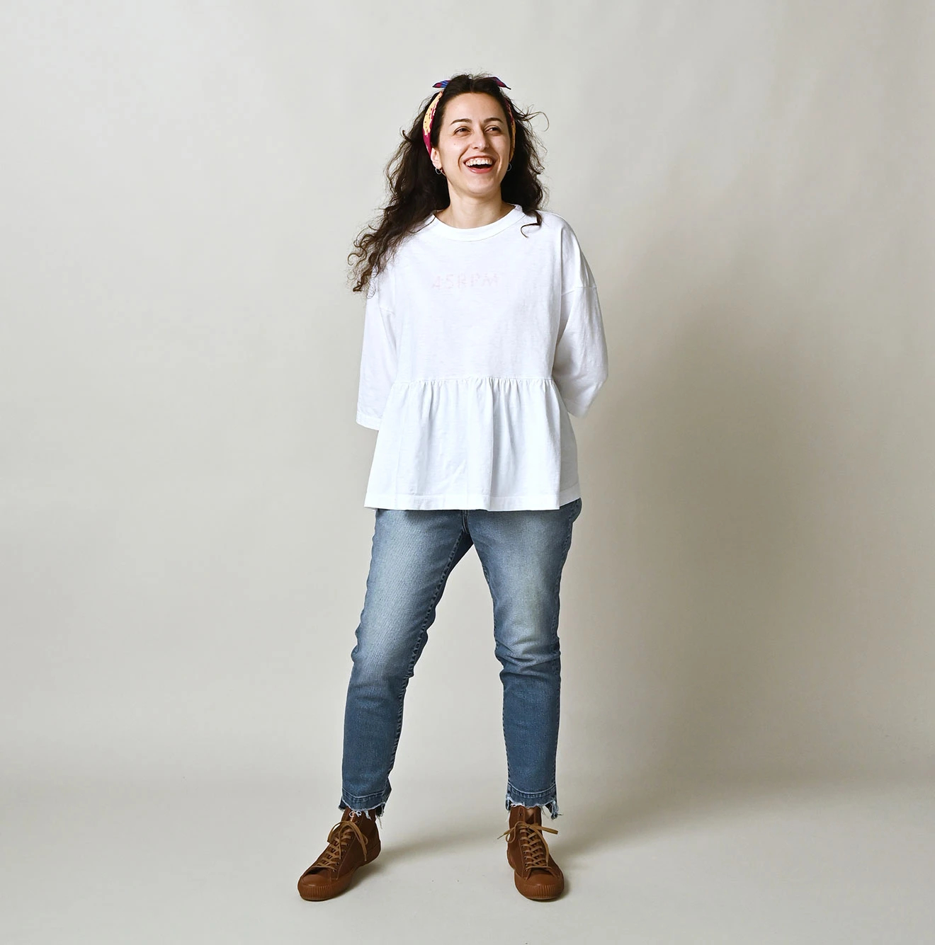 45R(フォーティファイブアール) |細フツラロゴプリントのギャザーMキャミ