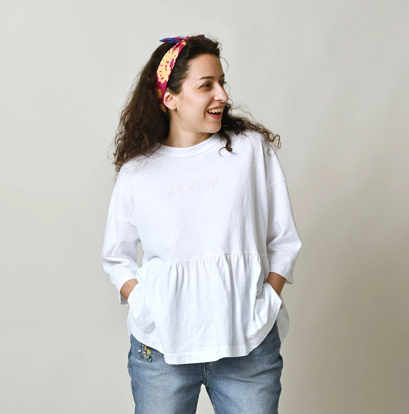 45R(フォーティファイブアール) |細フツラロゴプリントのギャザーMキャミ