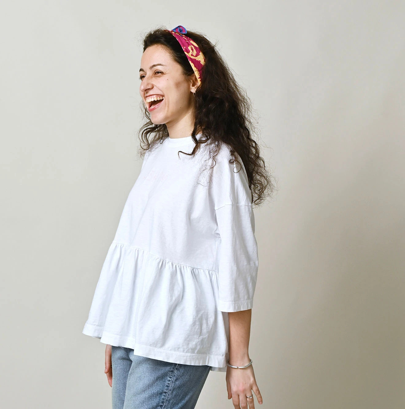 45R(フォーティファイブアール) |細フツラロゴプリントのギャザーMキャミ