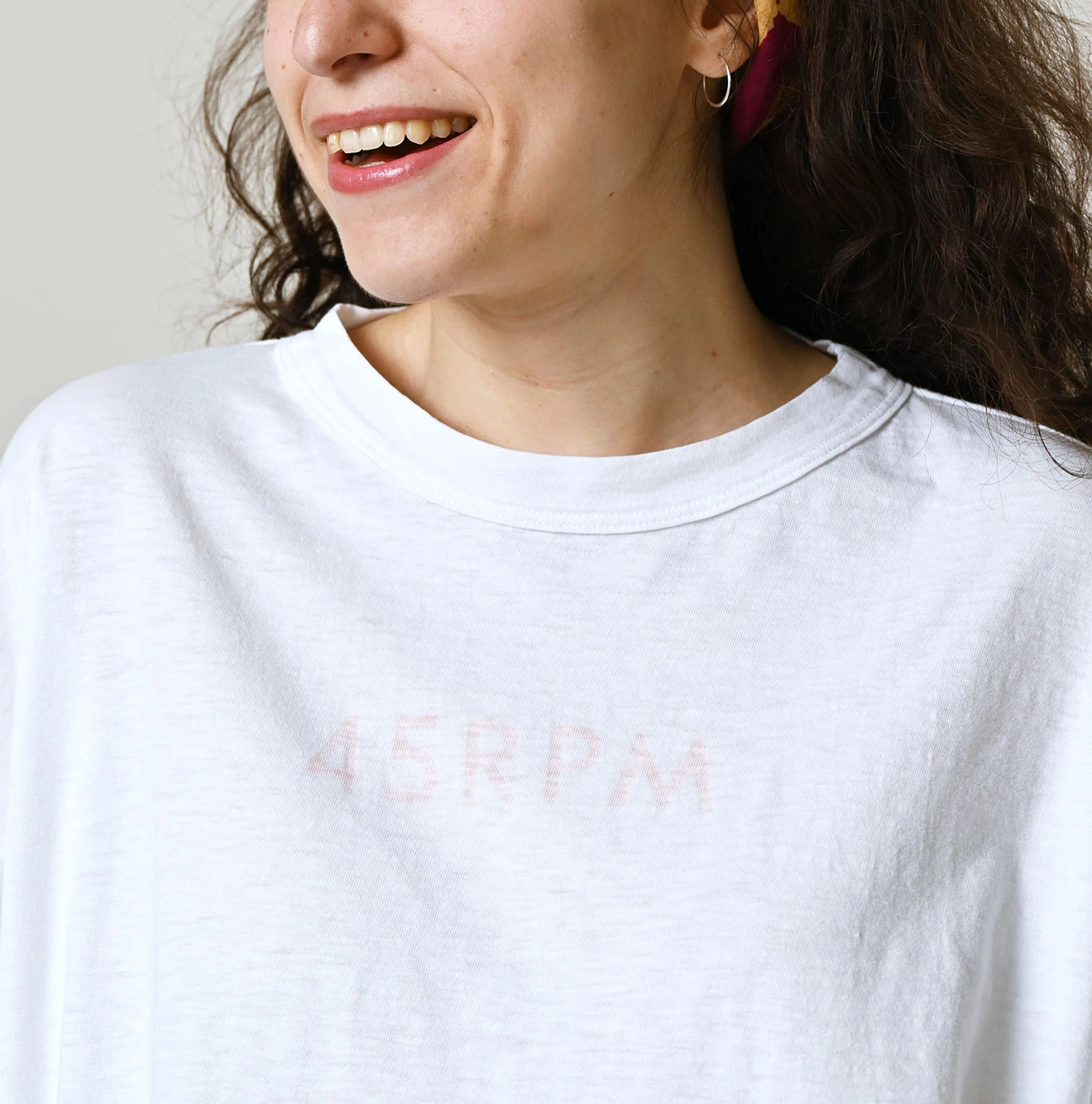 45R(フォーティファイブアール) |細フツラロゴプリントのギャザーMキャミ