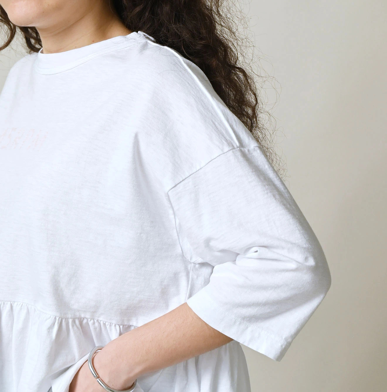 45R(フォーティファイブアール) |細フツラロゴプリントのギャザーMキャミ