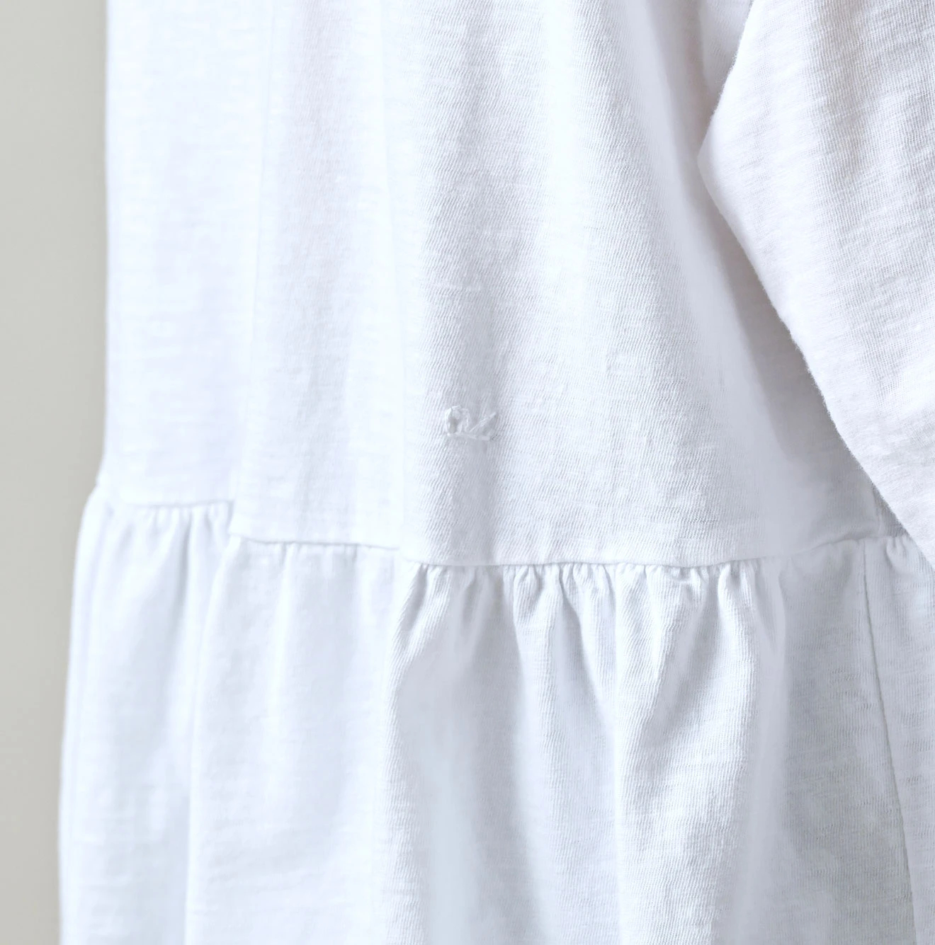 45R(フォーティファイブアール) |細フツラロゴプリントのギャザーMキャミ