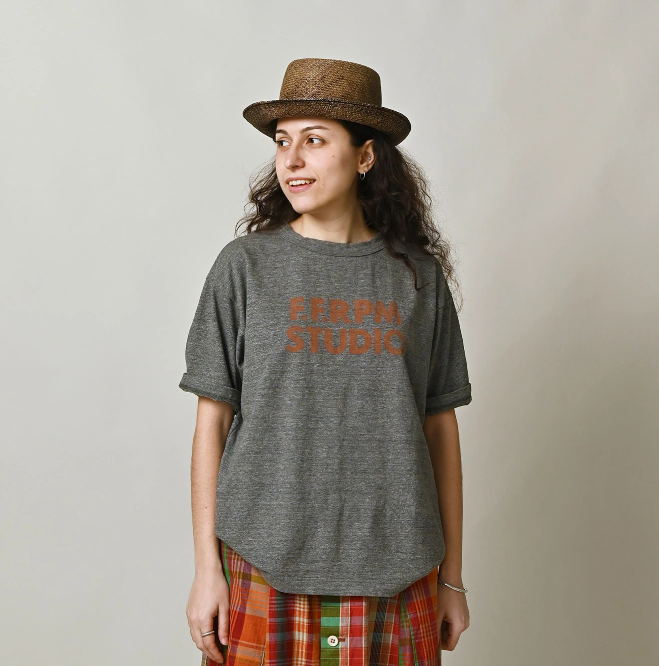 45R(フォーティファイブアール) |ボールドロゴプリントの908オーシャンTシャツ（トップ）