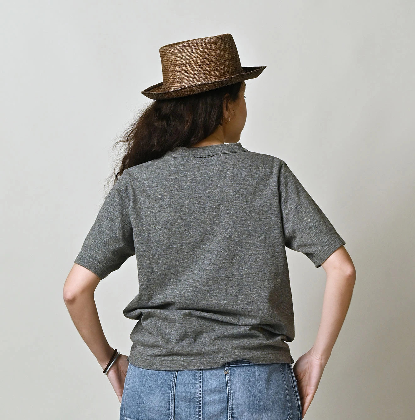 45R(フォーティファイブアール) |ビッグロゴプリントの908Tシャツ（トップ）