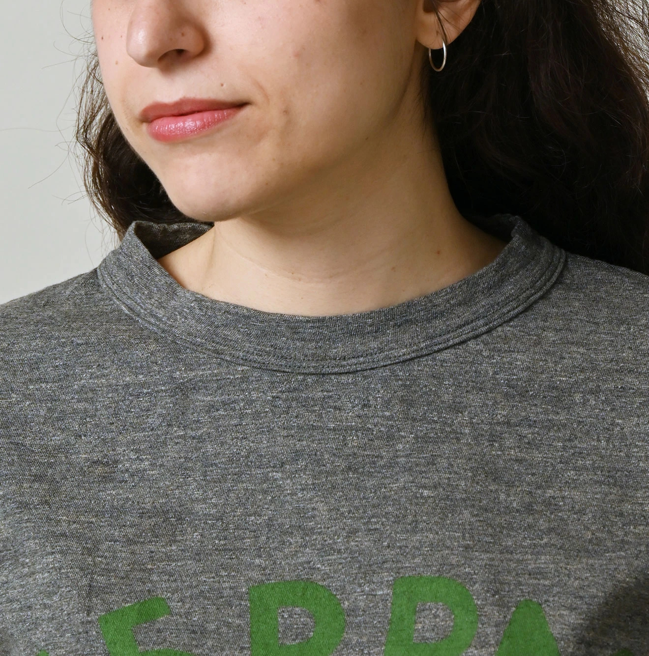 45R(フォーティファイブアール) |ビッグロゴプリントの908Tシャツ（トップ）