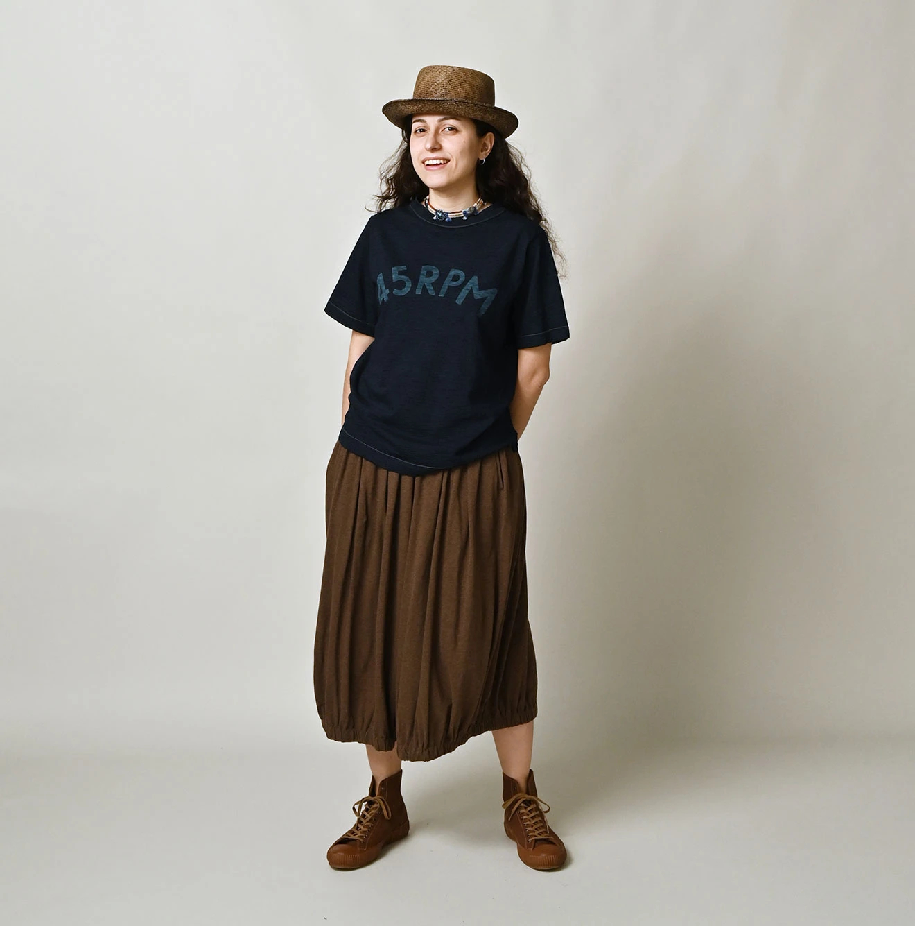 45R(フォーティファイブアール) |ビッグロゴプリントの908Tシャツ（インディゴ）