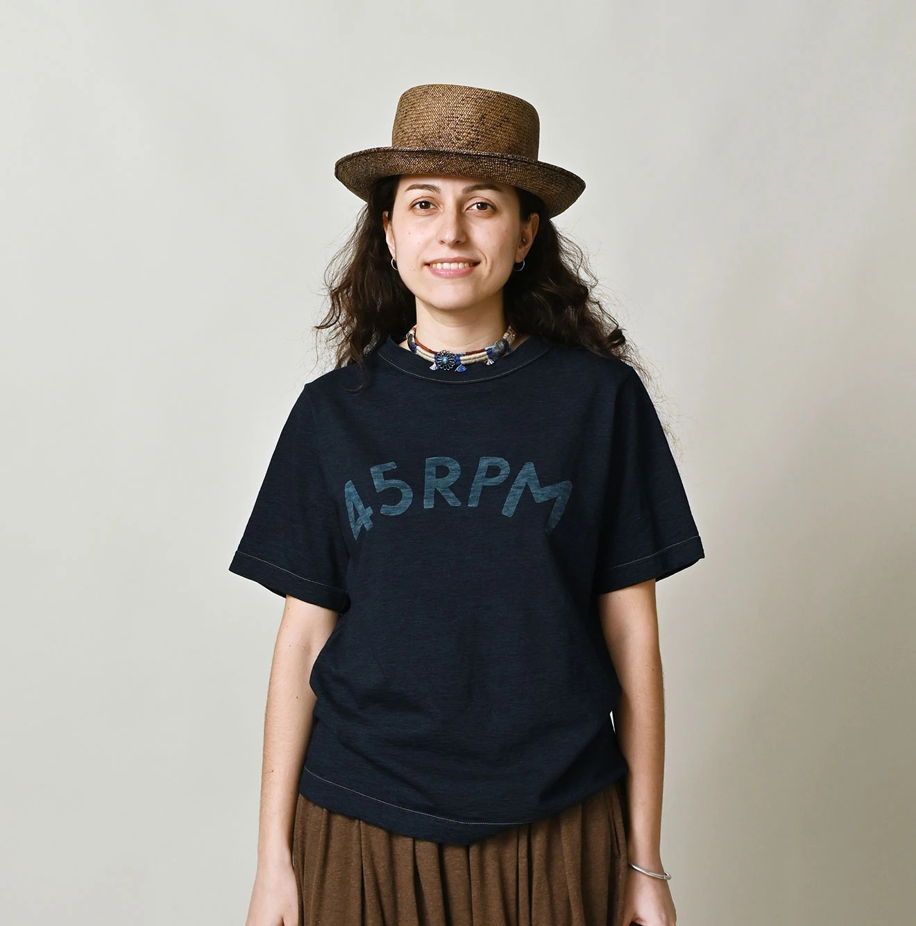 45R(フォーティファイブアール) |ビッグロゴプリントの908Tシャツ（インディゴ）