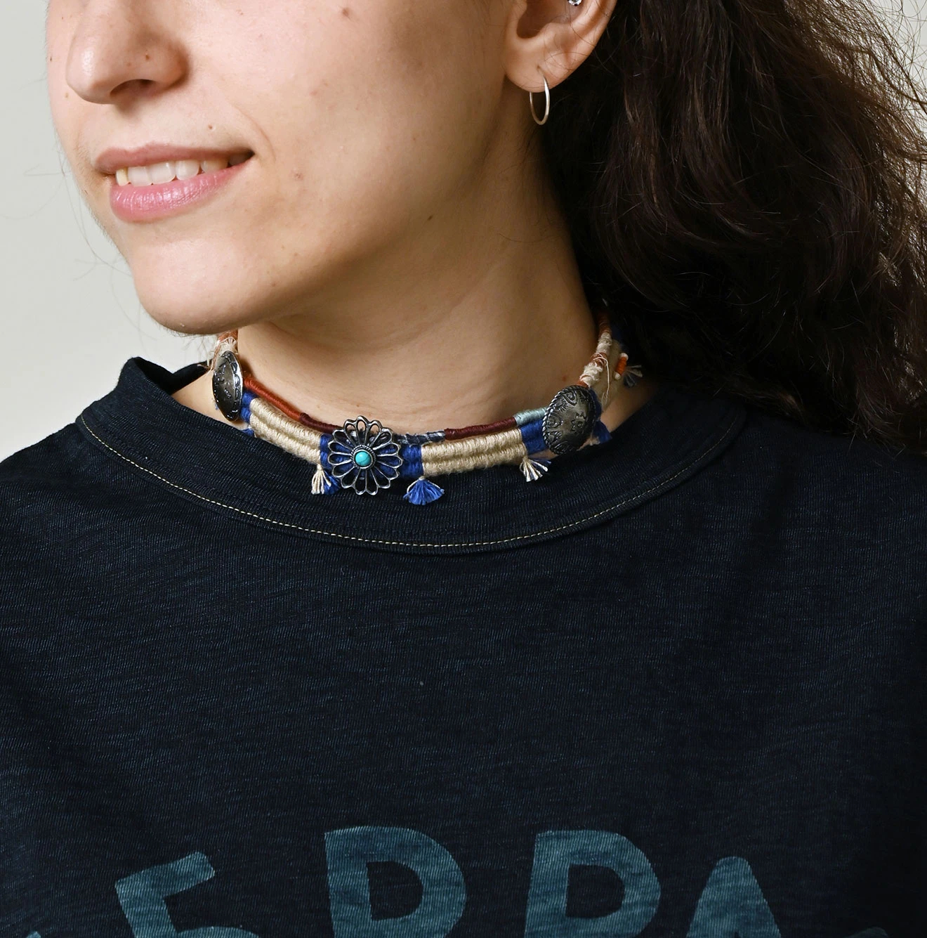 45R(フォーティファイブアール) |ビッグロゴプリントの908Tシャツ（インディゴ）