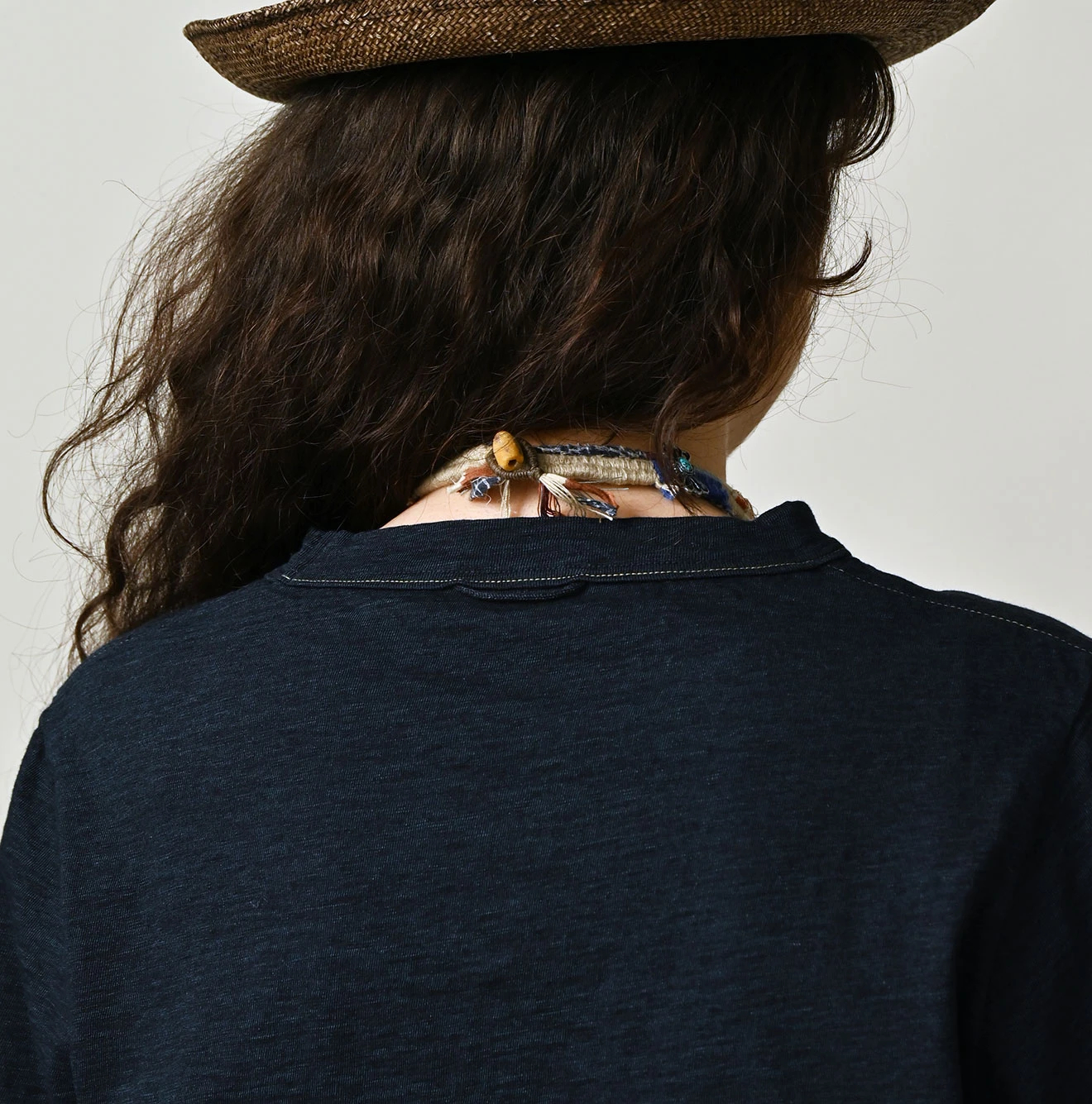 45R(フォーティファイブアール) |ビッグロゴプリントの908Tシャツ（インディゴ）