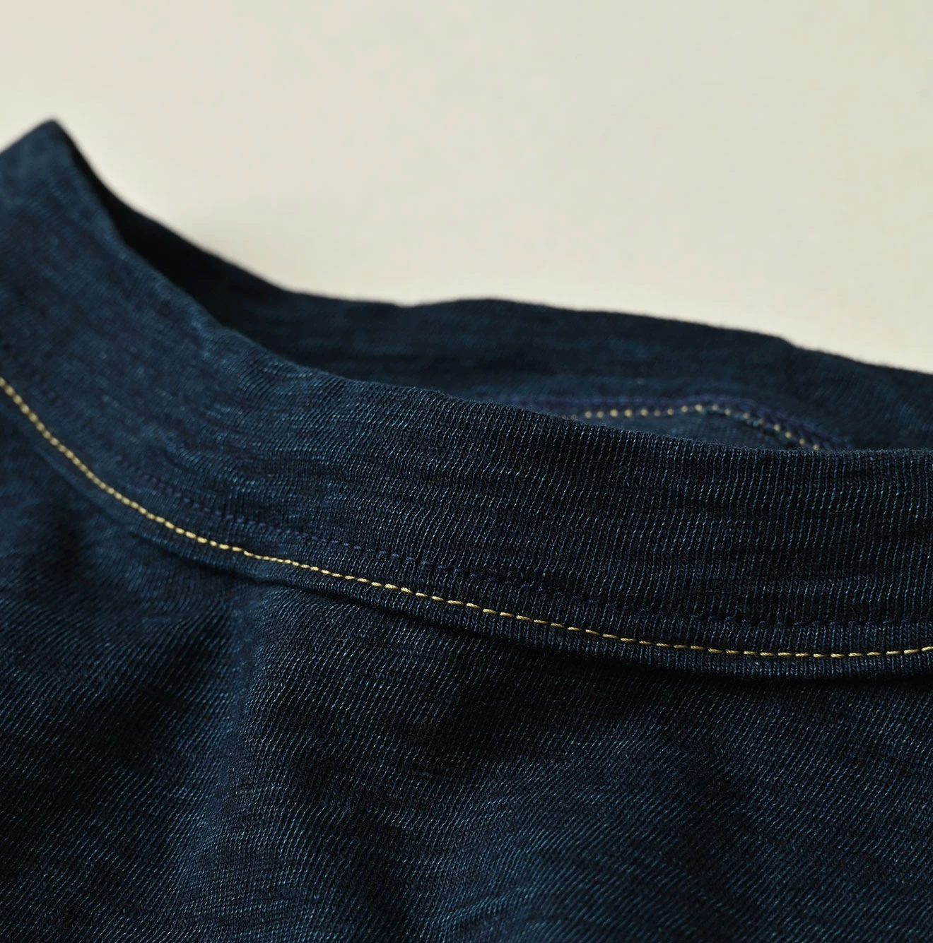 45R(フォーティファイブアール) |ビッグロゴプリントの908Tシャツ（インディゴ）