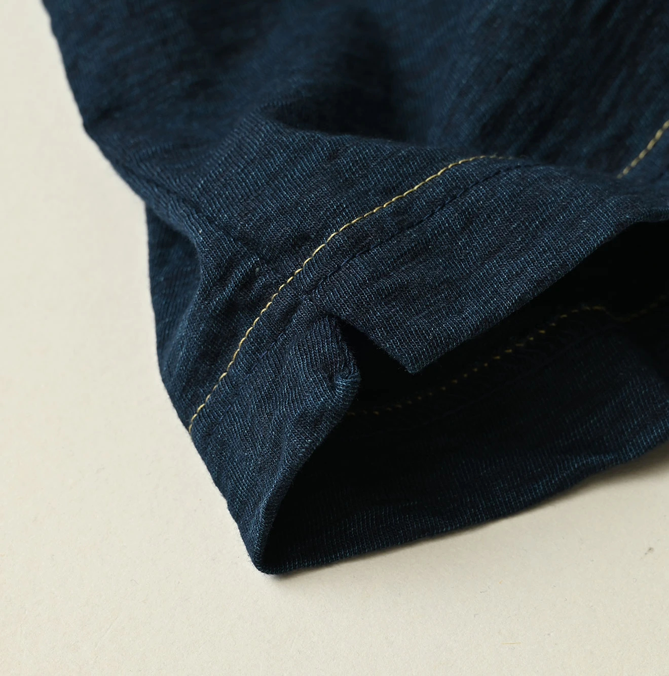 45R(フォーティファイブアール) |ビッグロゴプリントの908Tシャツ（インディゴ）