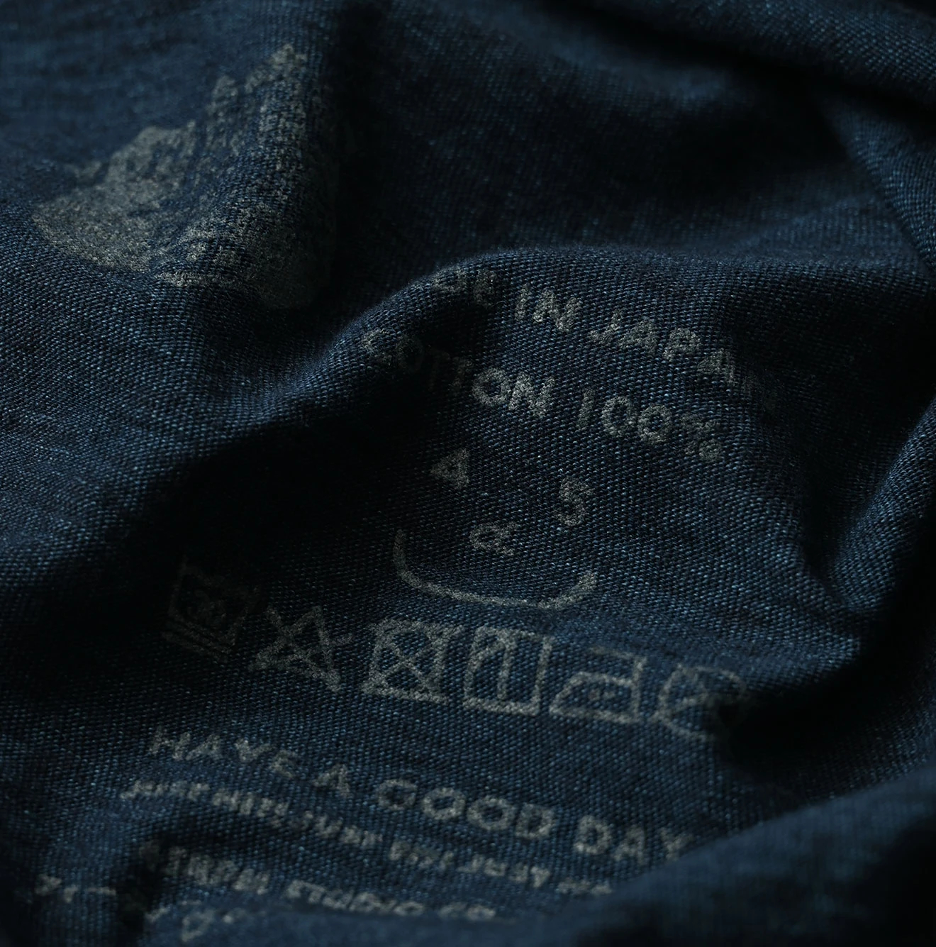 45R(フォーティファイブアール) |ビッグロゴプリントの908Tシャツ（インディゴ）