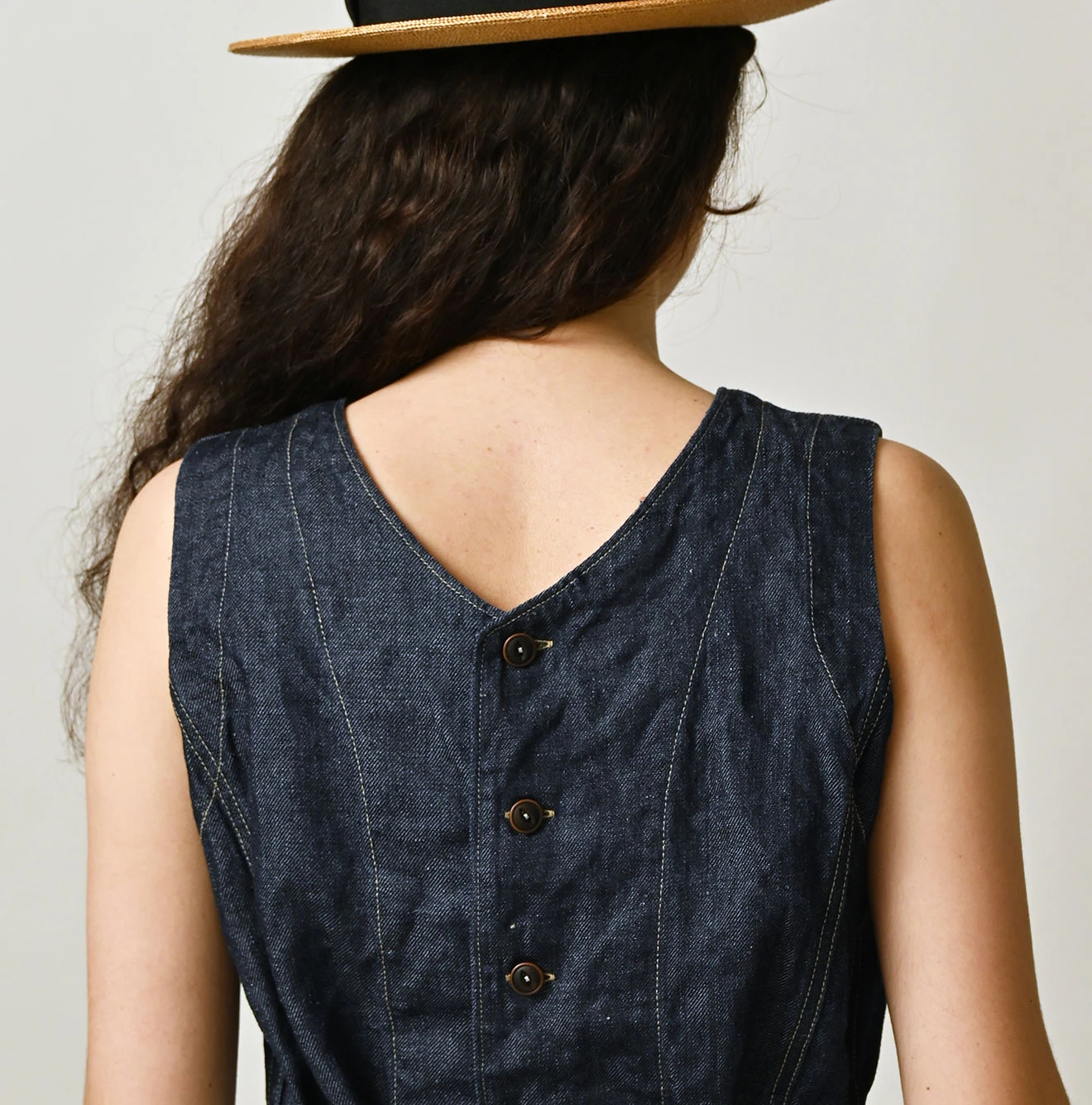 45R(フォーティファイブアール) |リネンデニムのオープンノースリーブ（濃）