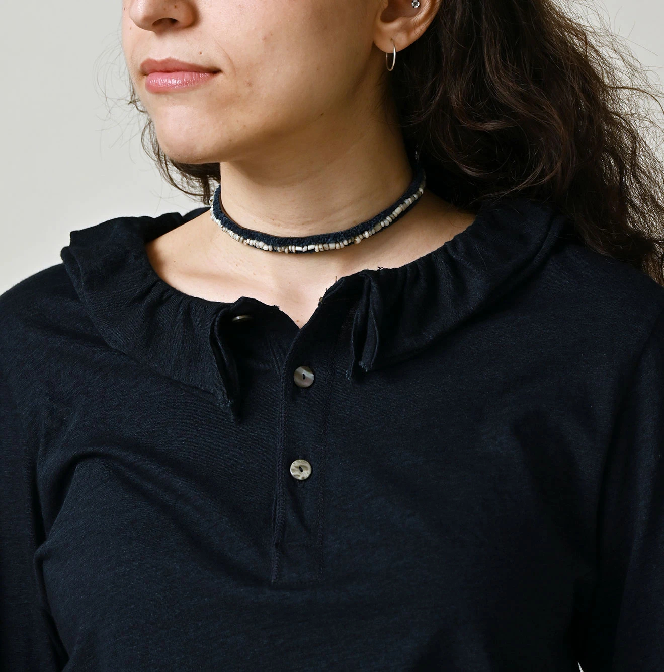 45R(フォーティファイブアール) |ガーゼ天竺のフリルヘンリー（インディゴ）