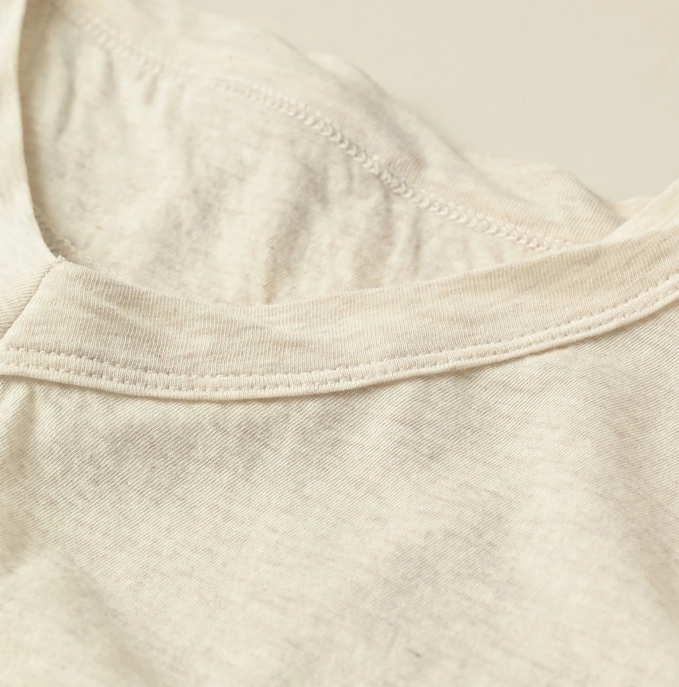 45R(フォーティファイブアール) |ガーゼ天竺の908浅VネックTシャツ