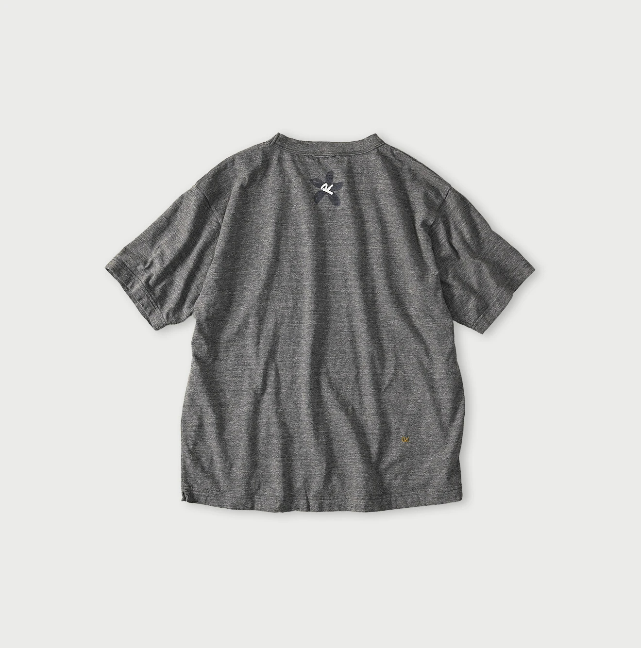 45R(フォーティファイブアール) |天竺ヒッピーフラワーロゴプリントの908オーシャンTシャツ（トップ）
