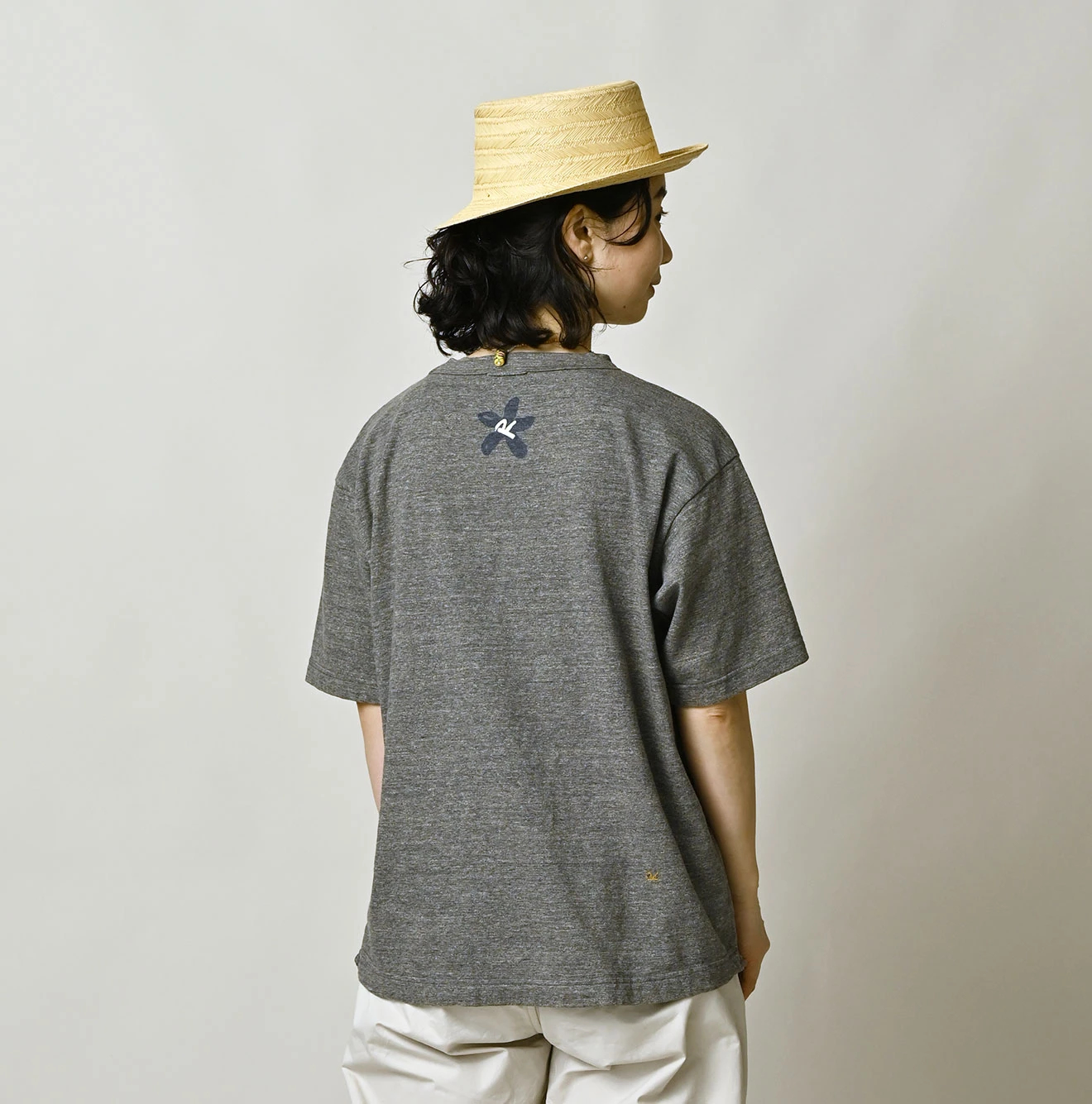 45R(フォーティファイブアール) |天竺ヒッピーフラワーロゴプリントの908オーシャンTシャツ（トップ）