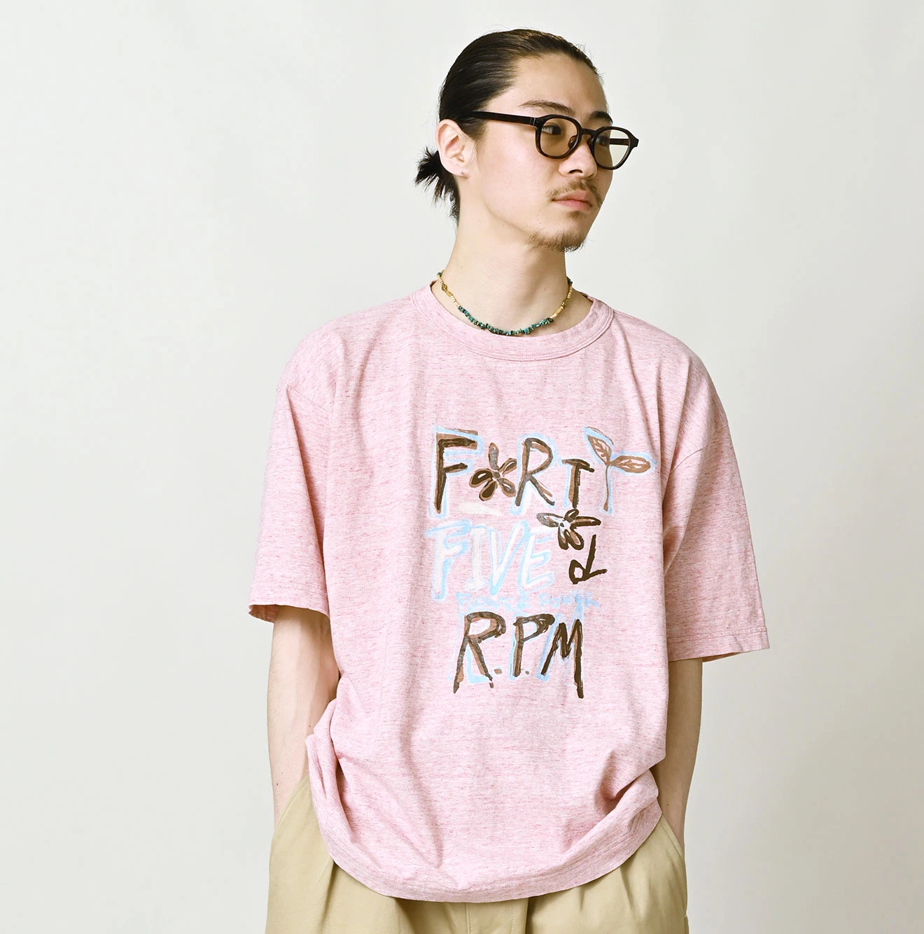 45R(フォーティファイブアール) |天竺ヒッピーフラワーロゴプリントの908オーシャンTシャツ（トップ）