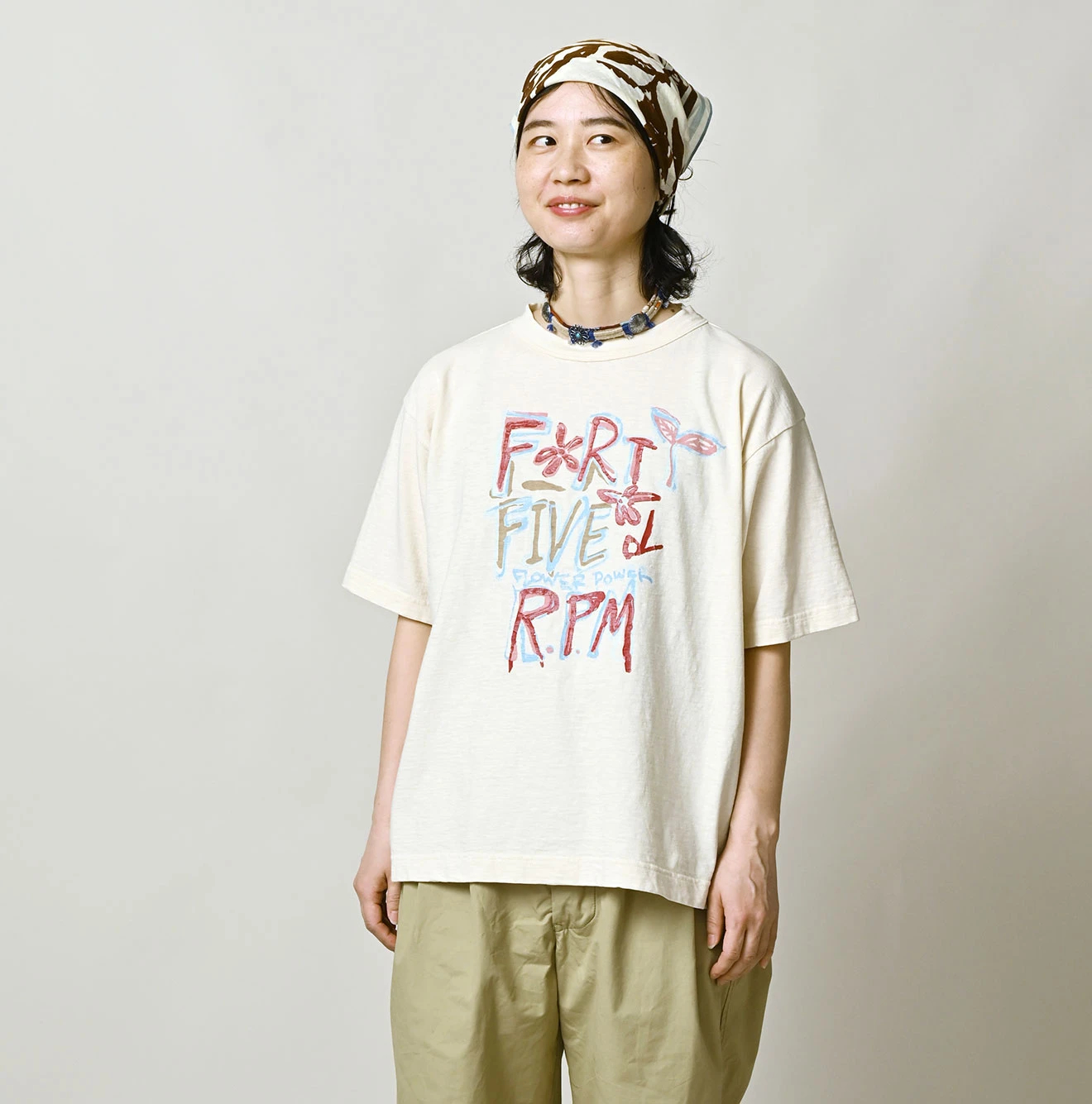 45R(フォーティファイブアール) |天竺ヒッピーフラワーロゴプリントの908オーシャンTシャツ