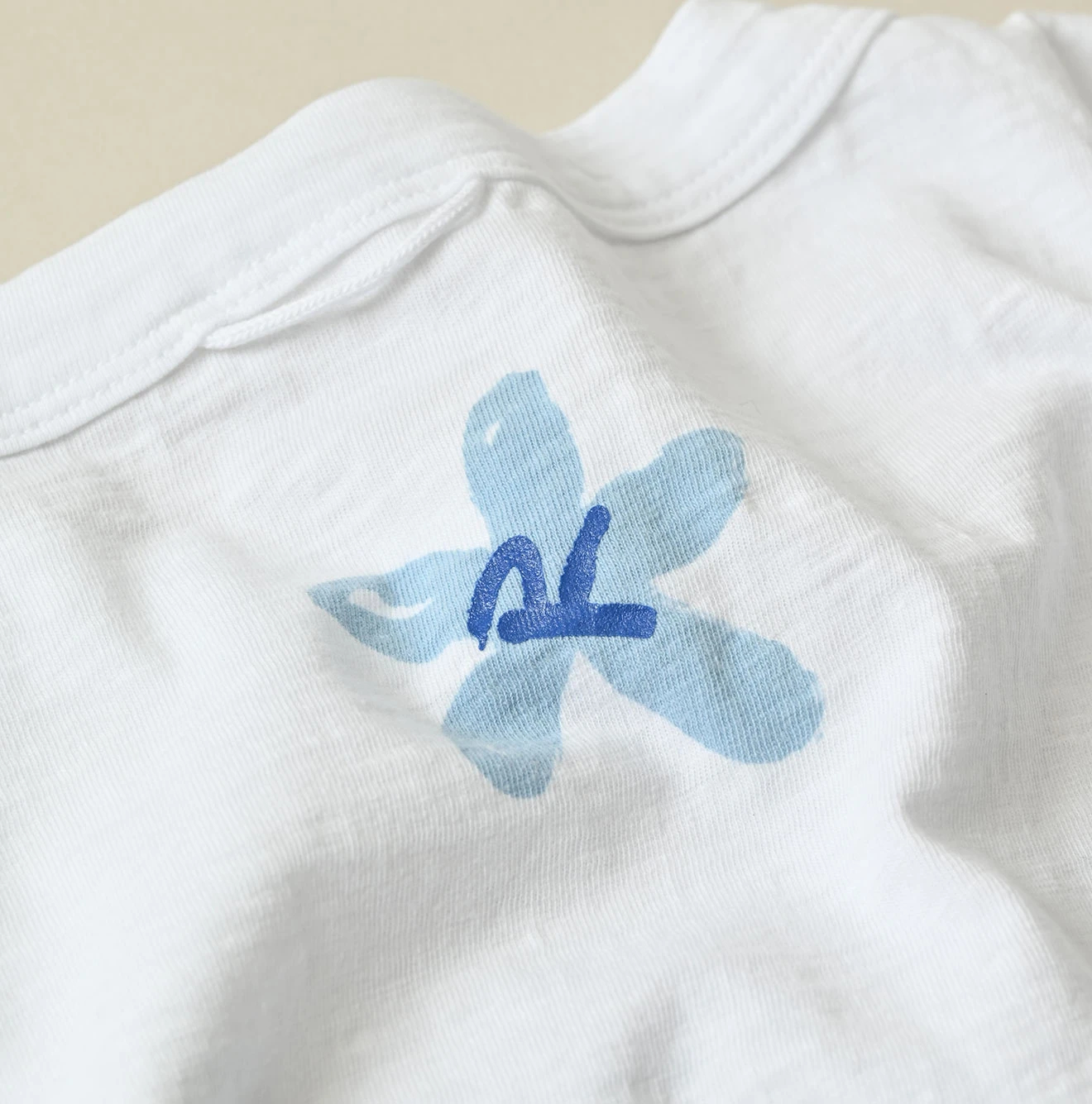 45R(フォーティファイブアール) |天竺ヒッピーフラワーロゴプリントの908オーシャンTシャツ