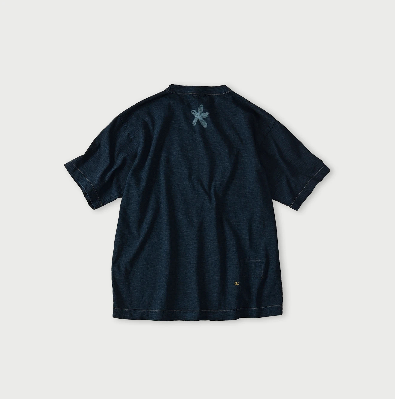 45R(フォーティファイブアール) |天竺ヒッピーフラワーロゴプリントの908オーシャンTシャツ（インディゴ）