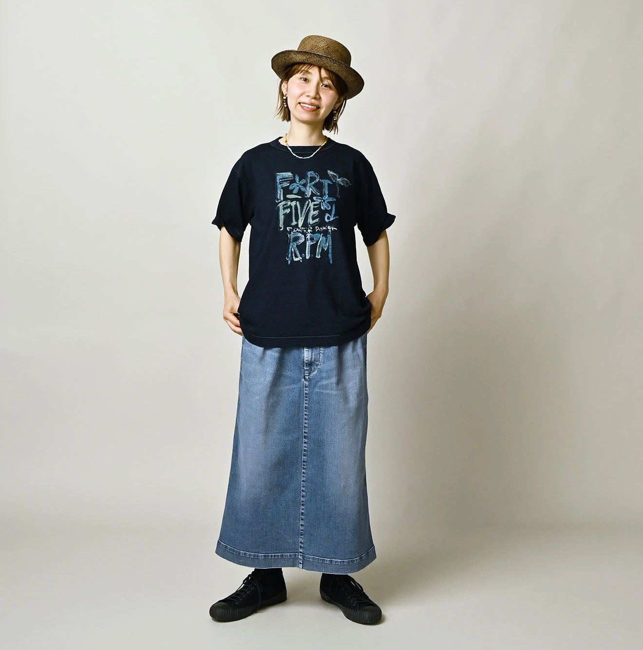 45R(フォーティファイブアール) |天竺ヒッピーフラワーロゴプリントの908オーシャンTシャツ（インディゴ）