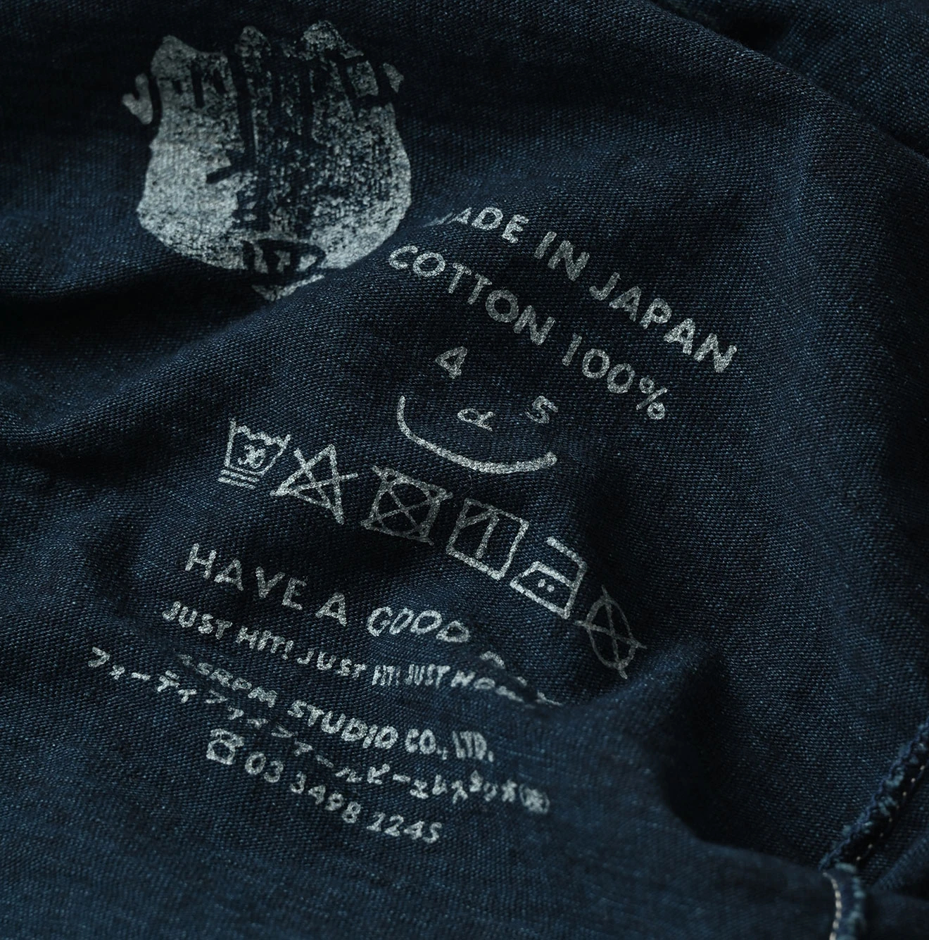 45R(フォーティファイブアール) |天竺ヒッピーフラワーロゴプリントの908オーシャンTシャツ（インディゴ）