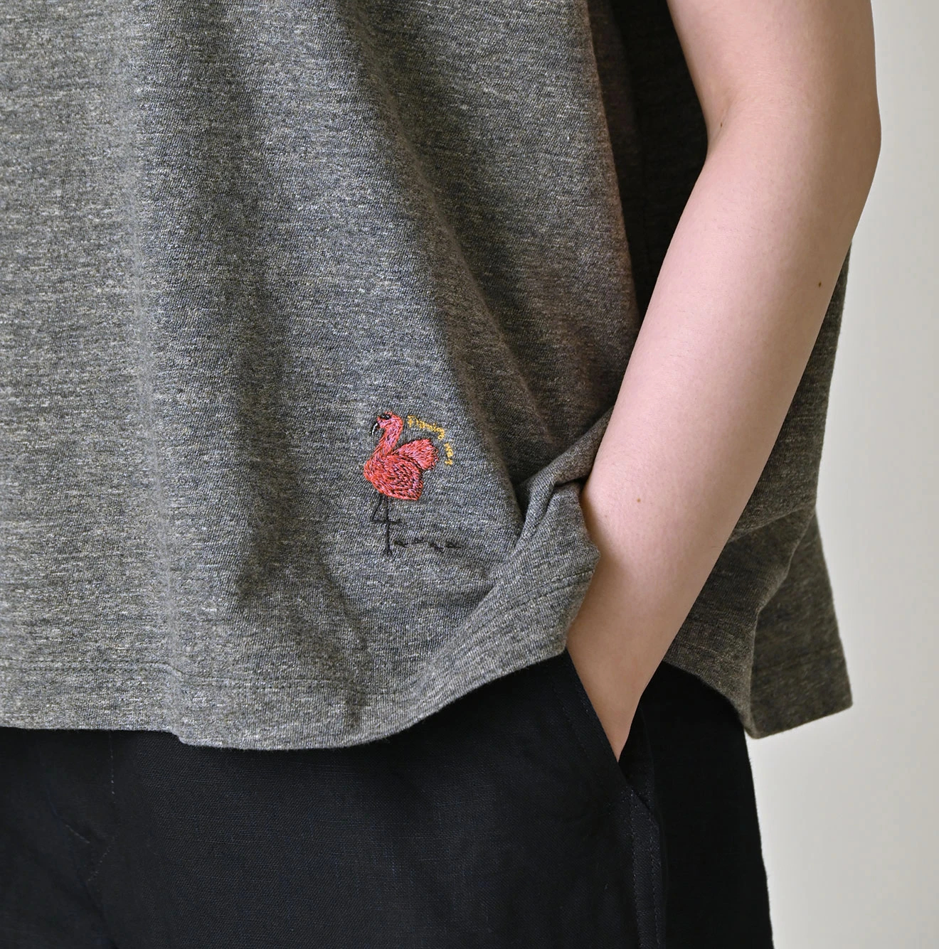45R(フォーティファイブアール) |フラミングウェイ君刺繍のMキャミ（トップ）