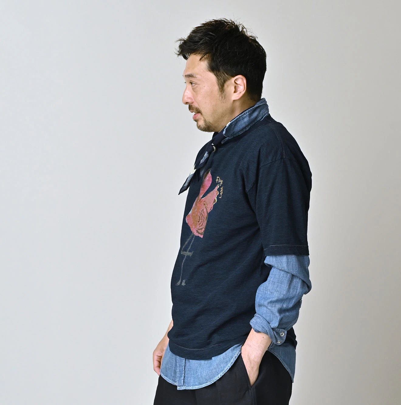45R(フォーティファイブアール) |ベタッチフラミングウェイくんプリントの908 45星Tシャツ（インディゴ）