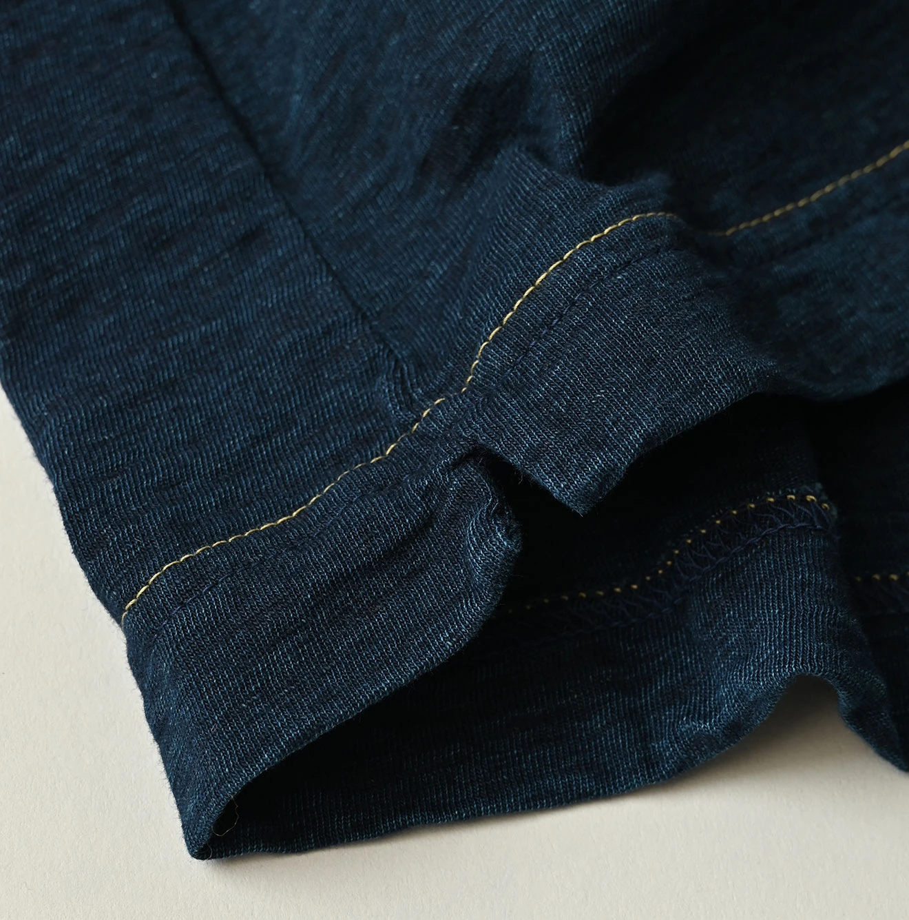 45R(フォーティファイブアール) |ベタッチフラミングウェイくんプリントの908 45星Tシャツ（インディゴ）
