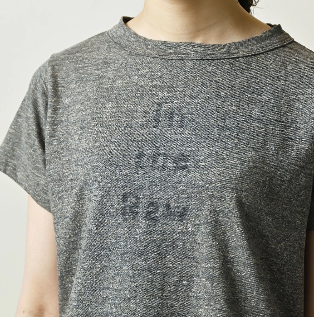 45R(フォーティファイブアール) |In the Rawプリントのチビ比女Tシャツ（トップ）