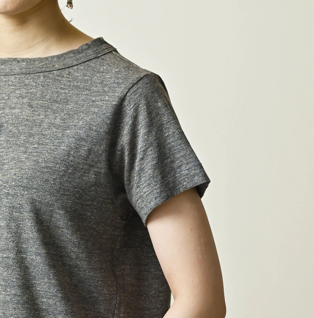 45R(フォーティファイブアール) |In the Rawプリントのチビ比女Tシャツ（トップ）