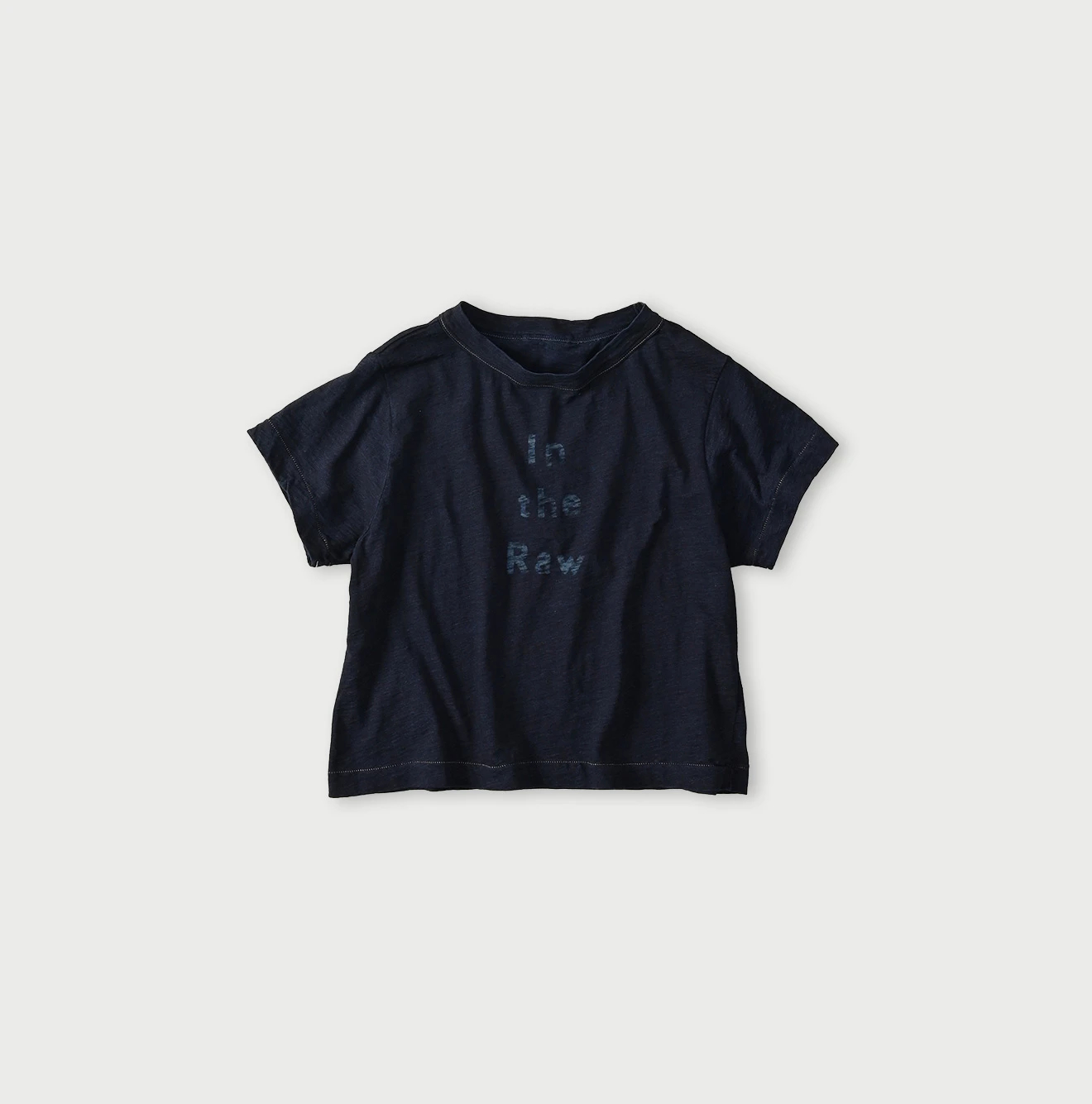 45R(フォーティファイブアール) |In the Rawプリントのチビ比女Tシャツ（インディゴ）