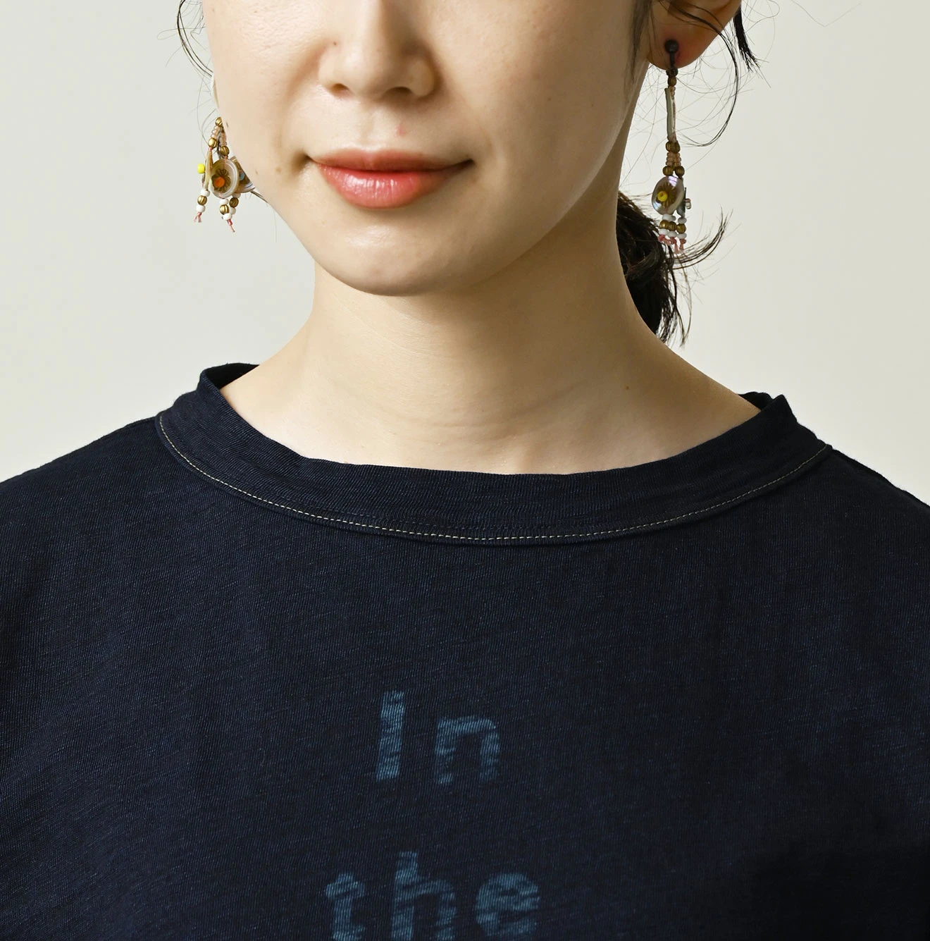 45R(フォーティファイブアール) |In the Rawプリントのチビ比女Tシャツ（インディゴ）