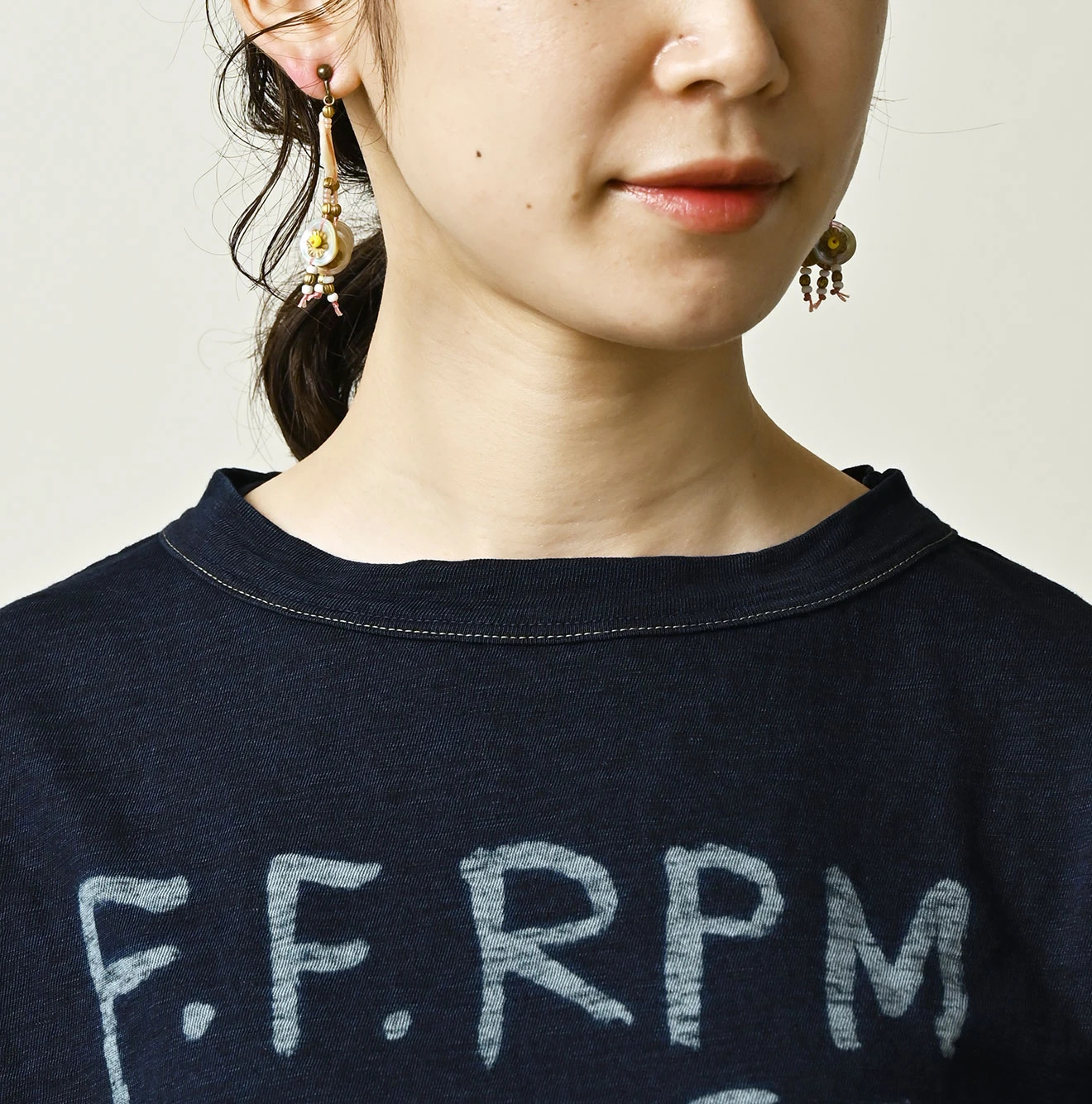 45R(フォーティファイブアール) |ドンキーくん刺繍のチビ比女ロゴTシャツ（インディゴ）