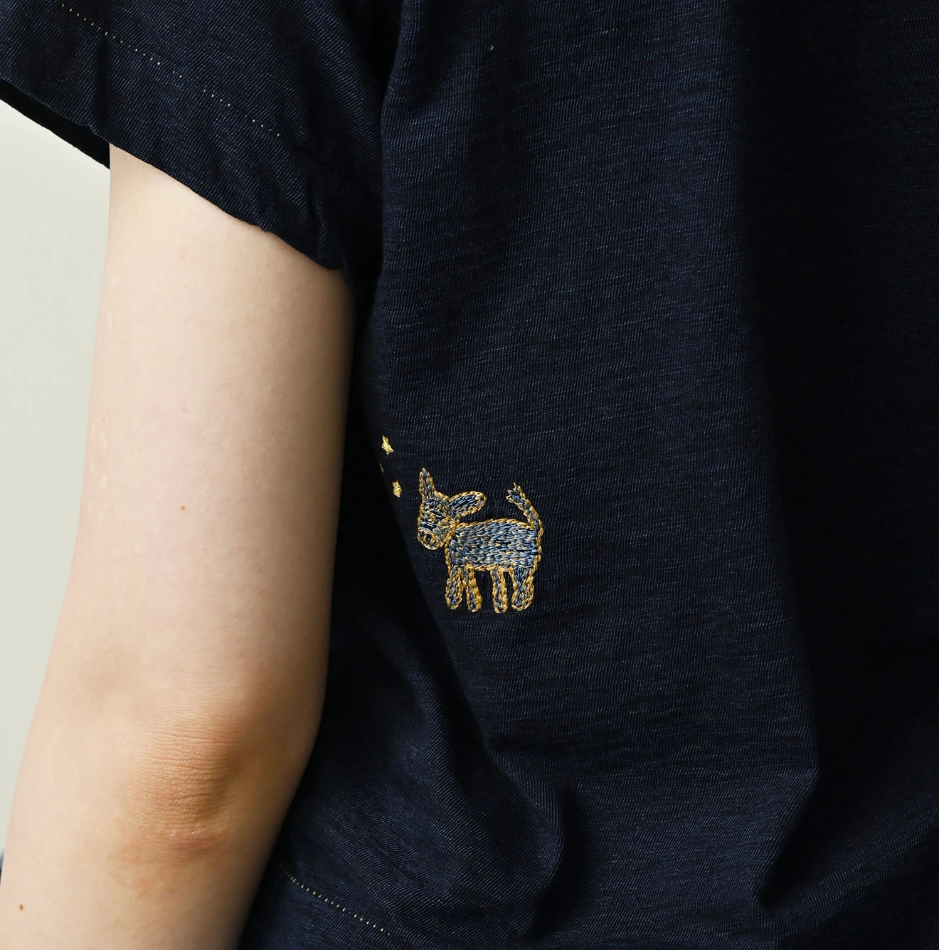 45R(フォーティファイブアール) |ドンキーくん刺繍のチビ比女ロゴTシャツ（インディゴ）