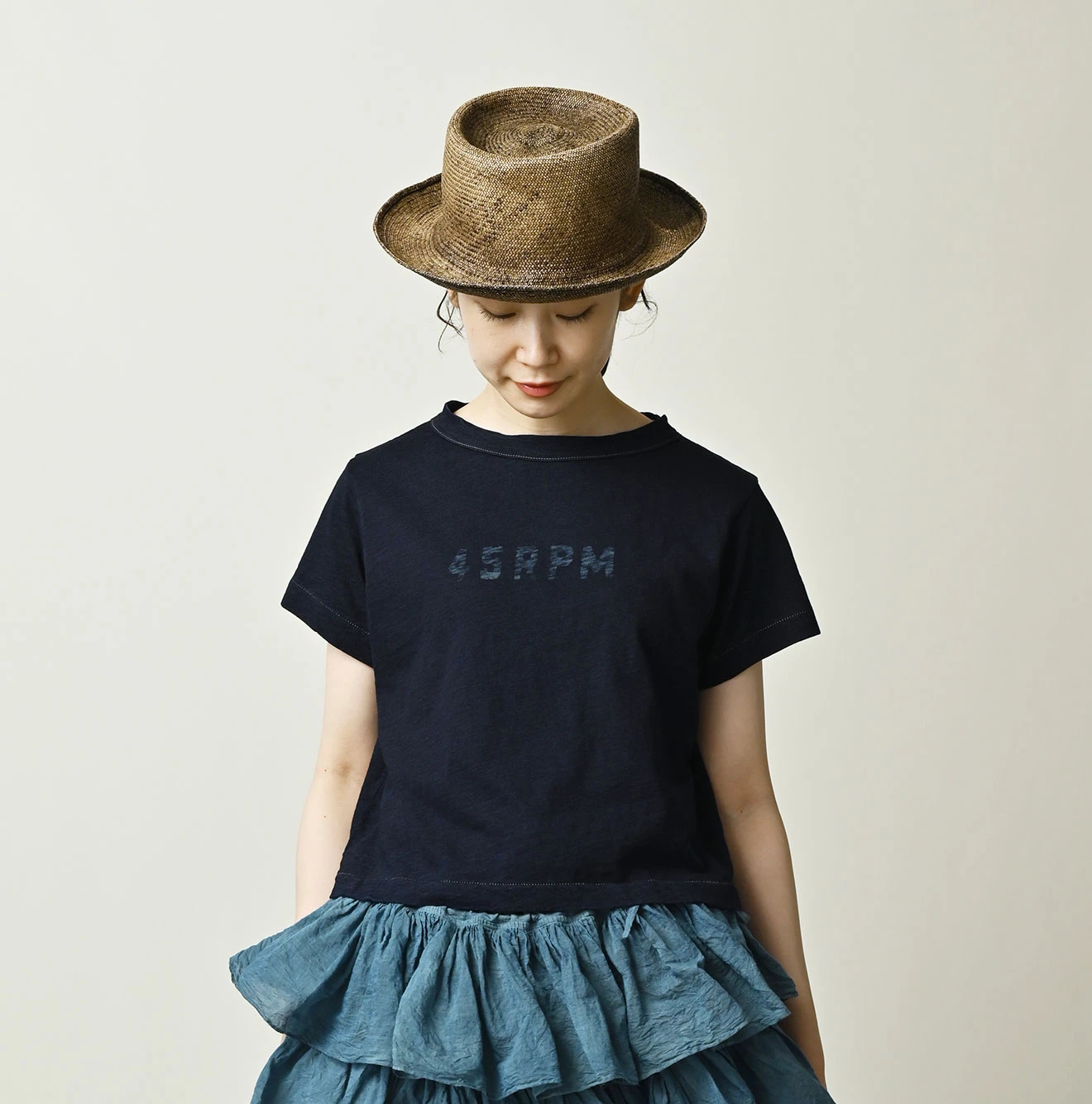 45R(フォーティファイブアール) |天竺のチビ比女deロゴTシャツ（インディゴ）