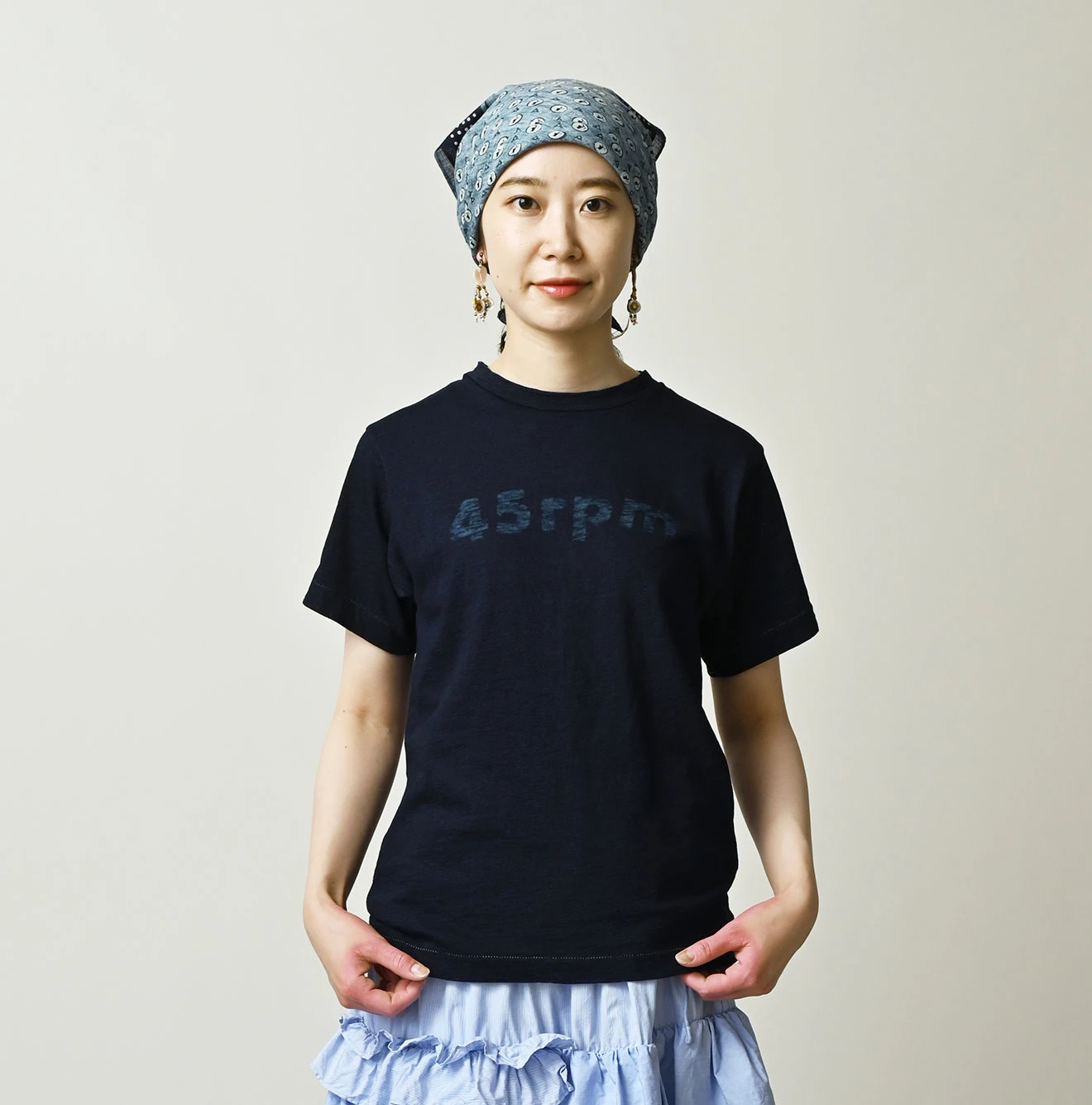 45R(フォーティファイブアール) |マルフツラロゴプリントの908竹比古Tシャツ（インディゴ）