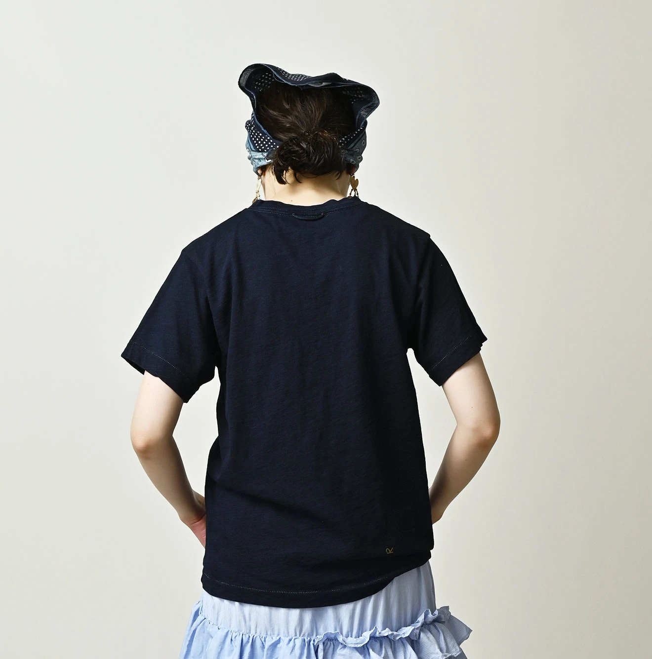 45R(フォーティファイブアール) |マルフツラロゴプリントの908竹比古Tシャツ（インディゴ）