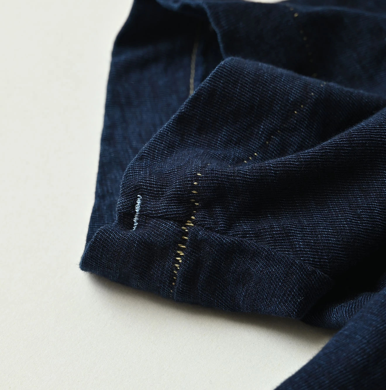 45R(フォーティファイブアール) |マルフツラロゴプリントの908竹比古Tシャツ（インディゴ）