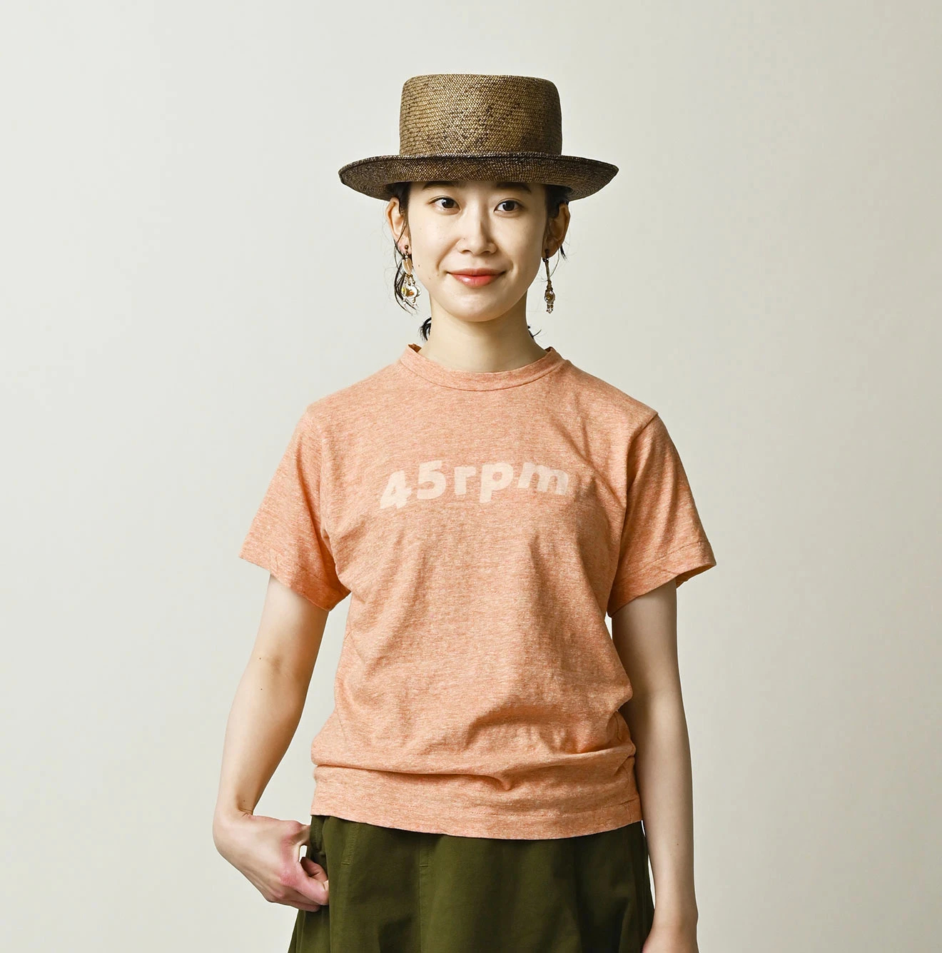 45R(フォーティファイブアール) |マルフツラロゴプリントの908竹比古Tシャツ（トップ）