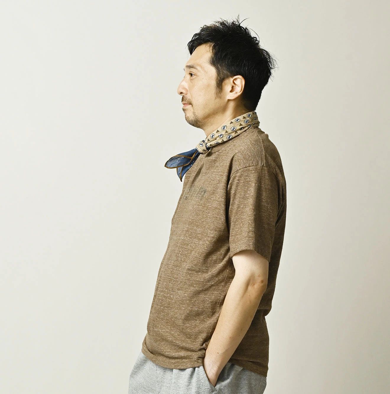 45R(フォーティファイブアール) |マルフツラロゴプリントの908竹比古Tシャツ（トップ）