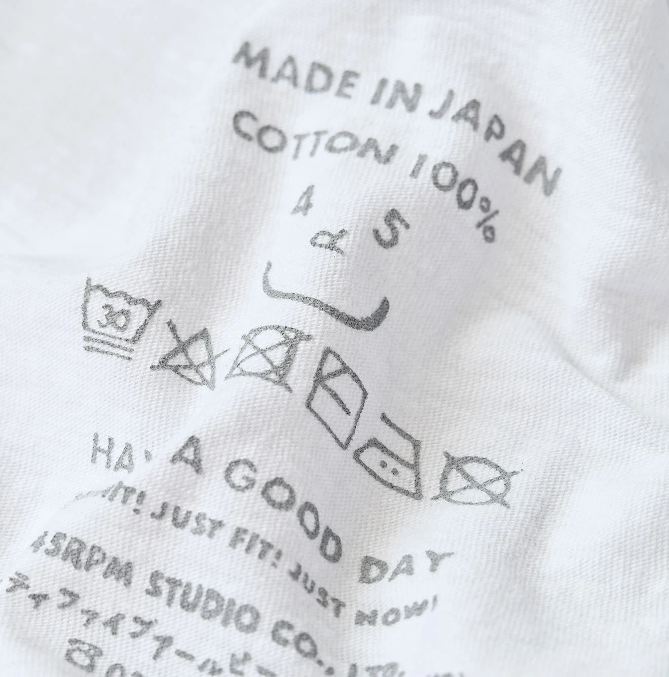 45R(フォーティファイブアール) |ビッグドンキーロゴプリント刺繍の908ビッグスリット比古Tシャツ