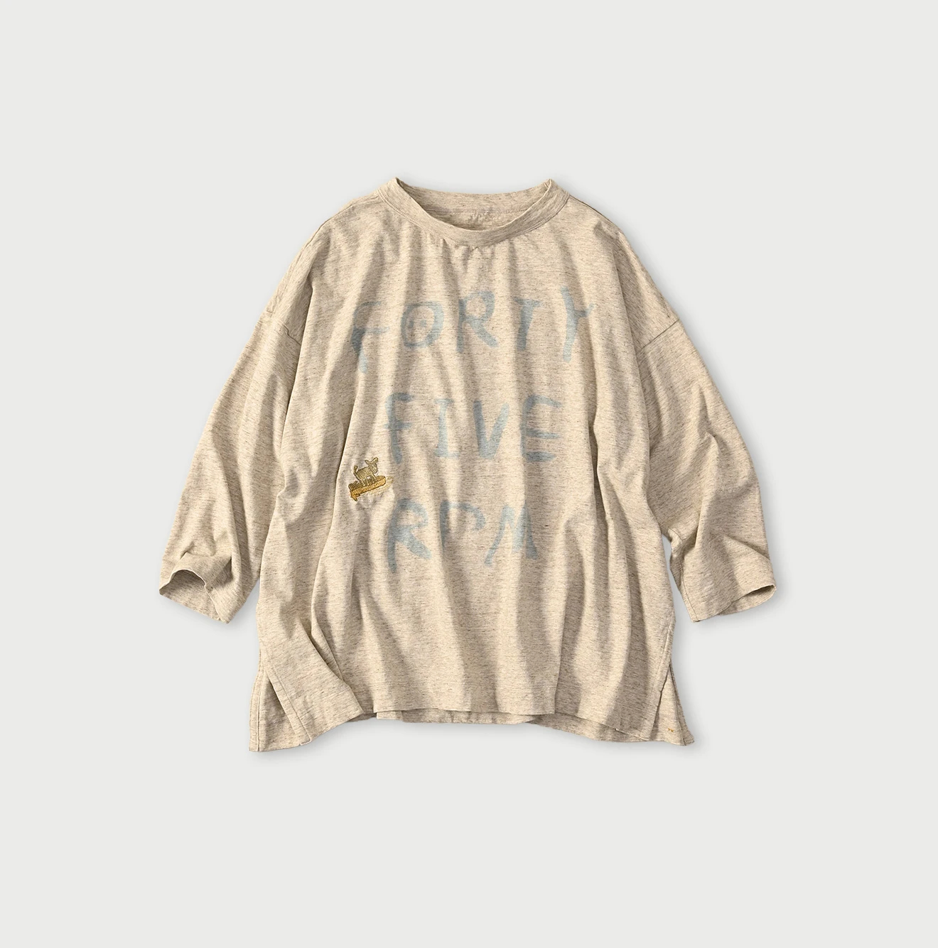 45R(フォーティファイブアール) |ビッグドンキーロゴプリント刺繍の908ビッグスリット比古Tシャツ（トップ）