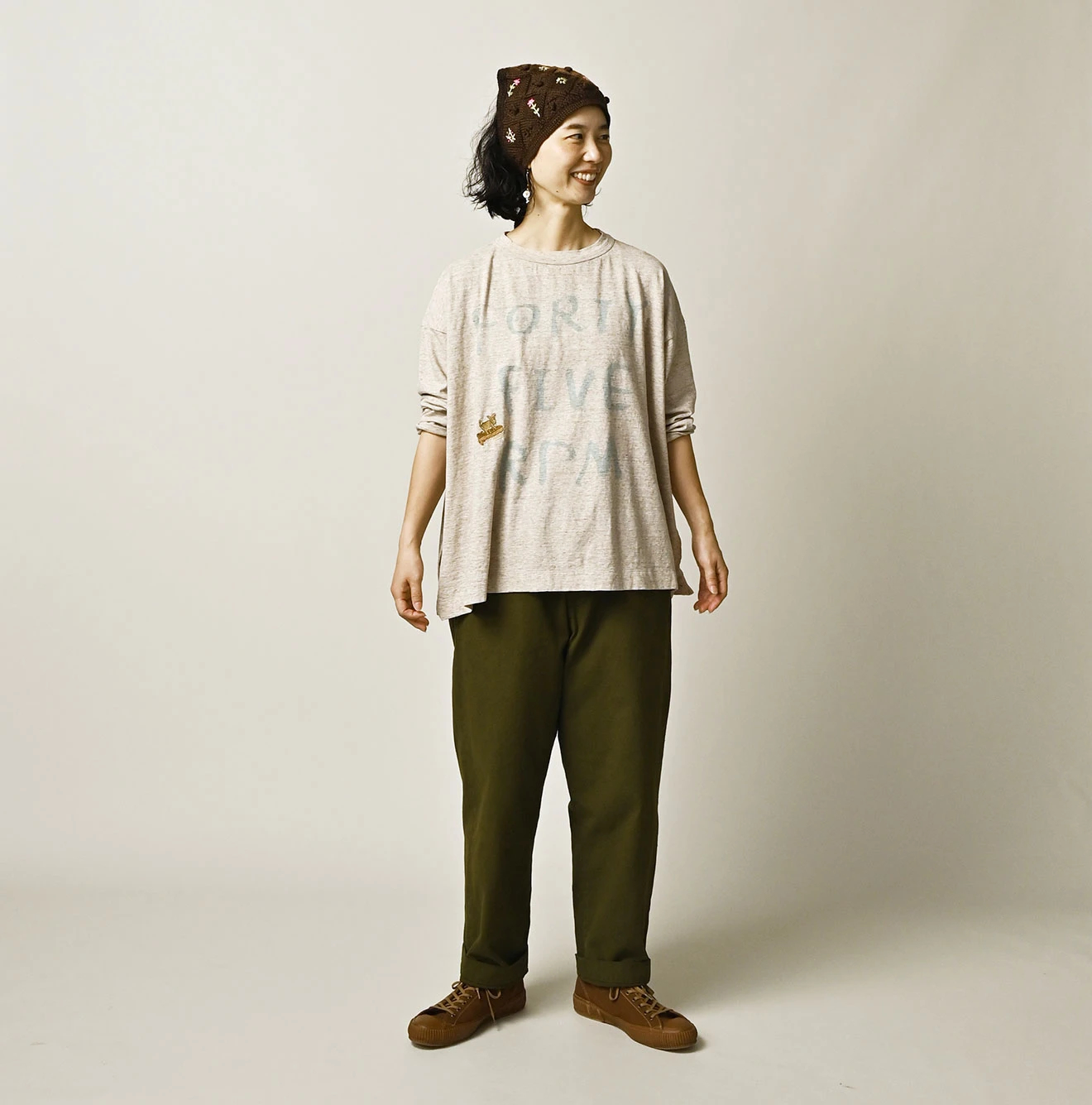 45R(フォーティファイブアール) |ビッグドンキーロゴプリント刺繍の908ビッグスリット比古Tシャツ（トップ）