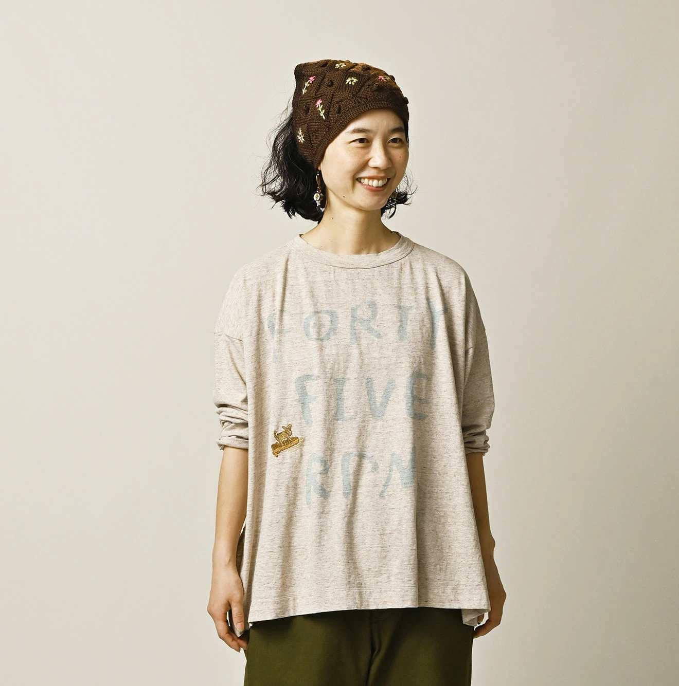 45R(フォーティファイブアール) |ビッグドンキーロゴプリント刺繍の908ビッグスリット比古Tシャツ（トップ）
