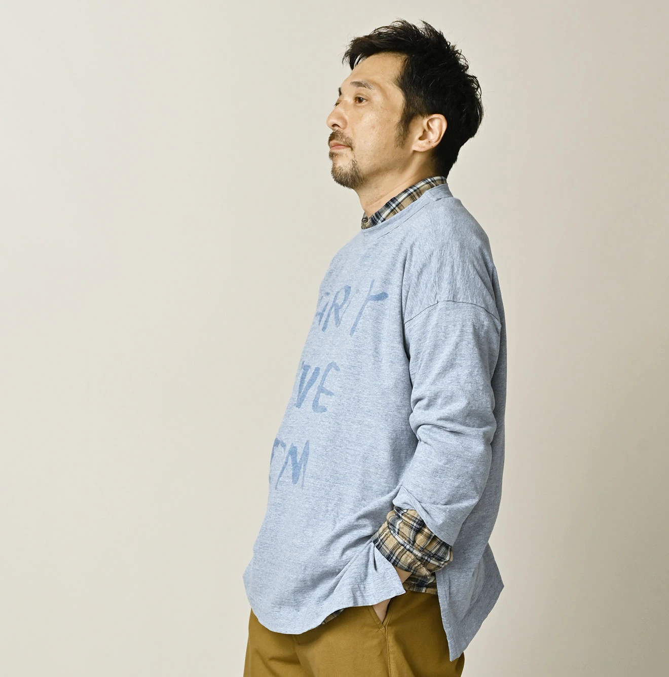 45R(フォーティファイブアール) |ビッグドンキーロゴプリント刺繍の908ビッグスリット比古Tシャツ（トップ）