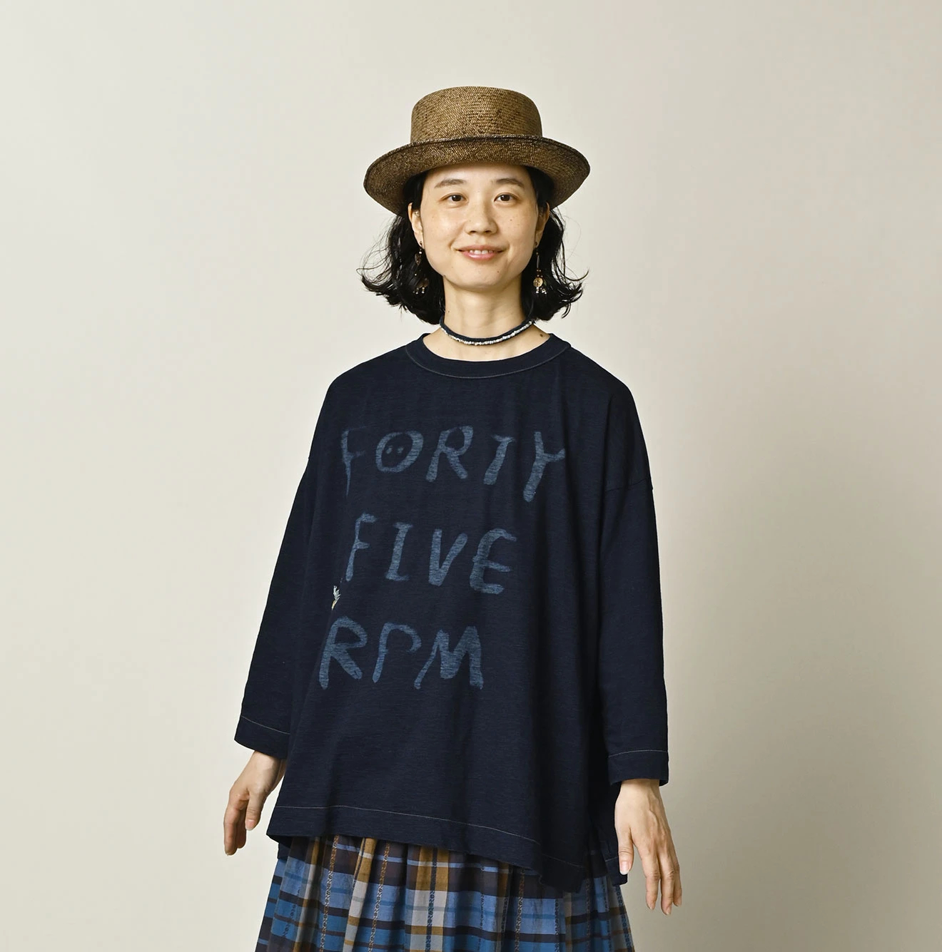 45R(フォーティファイブアール) |ビッグドンキーロゴプリント刺繍の908ビッグスリット比古Tシャツ（インディゴ）